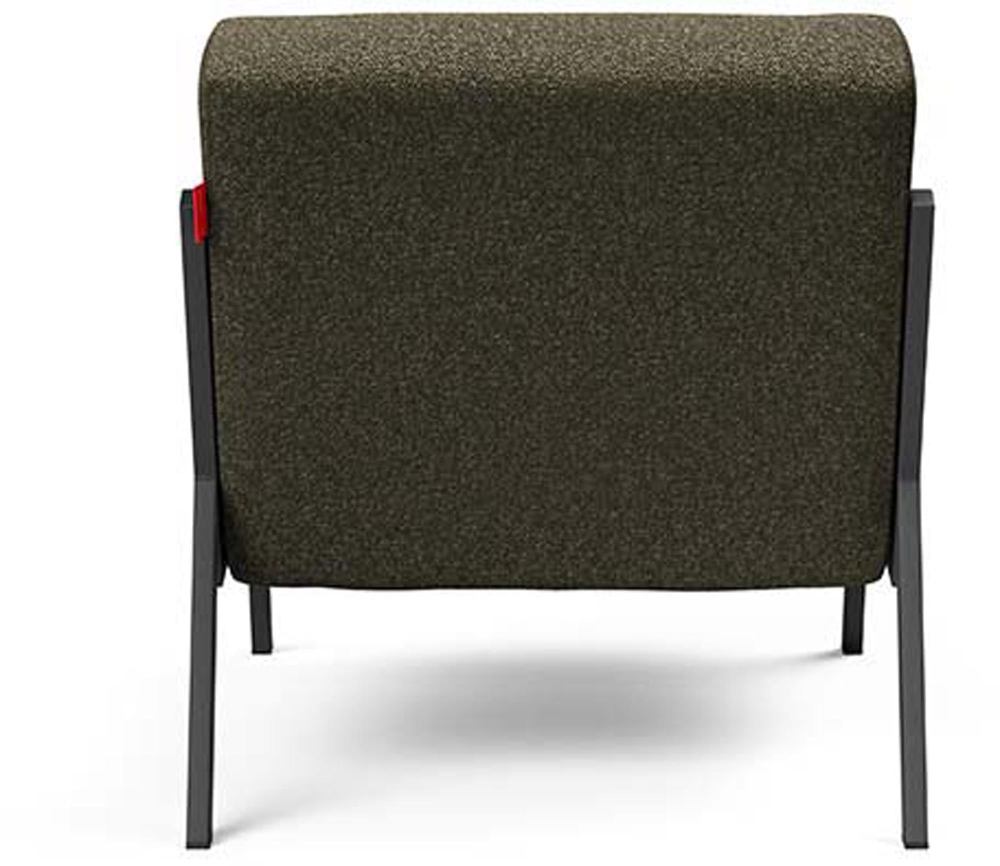 Erleben Sie den Vikko Sessel von Innovation Living: Minimalistisches Design, hohe Stabilität und individuelle Stoffwahl für Ihr Zuhause.