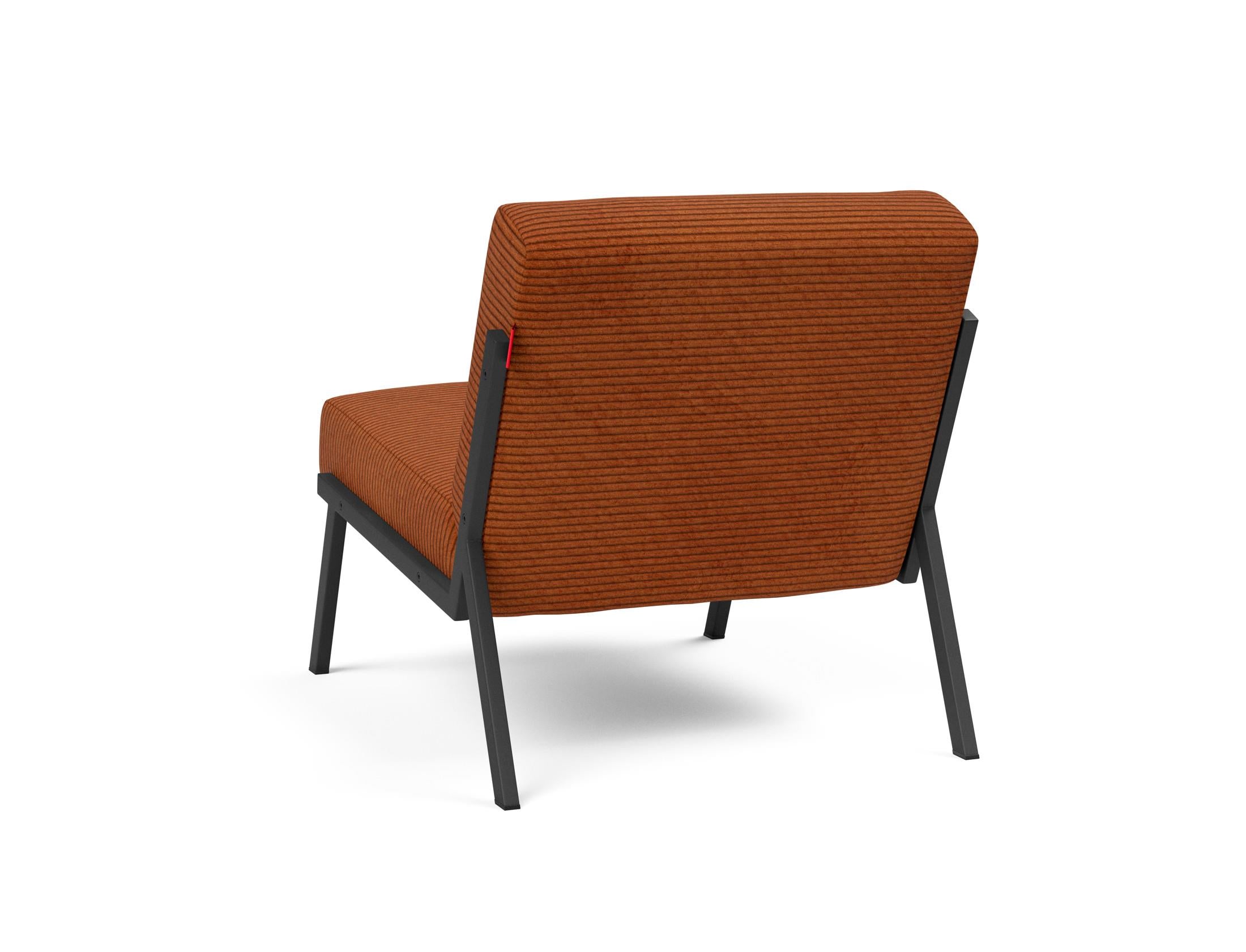 Erleben Sie den Vikko Sessel von Innovation Living: Minimalistisches Design, hohe Stabilität und individuelle Stoffwahl für Ihr Zuhause.