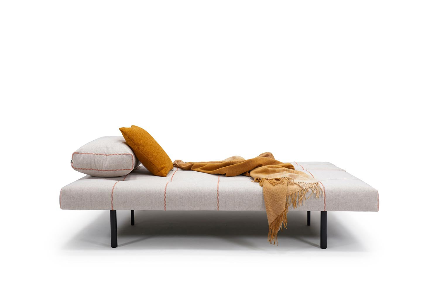 Erleben Sie das Sigga X Bettsofa von Innovation Living – ein elegantes, multifunktionales Sofa, das Stil und Komfort in Ihr Zuhause bringt.