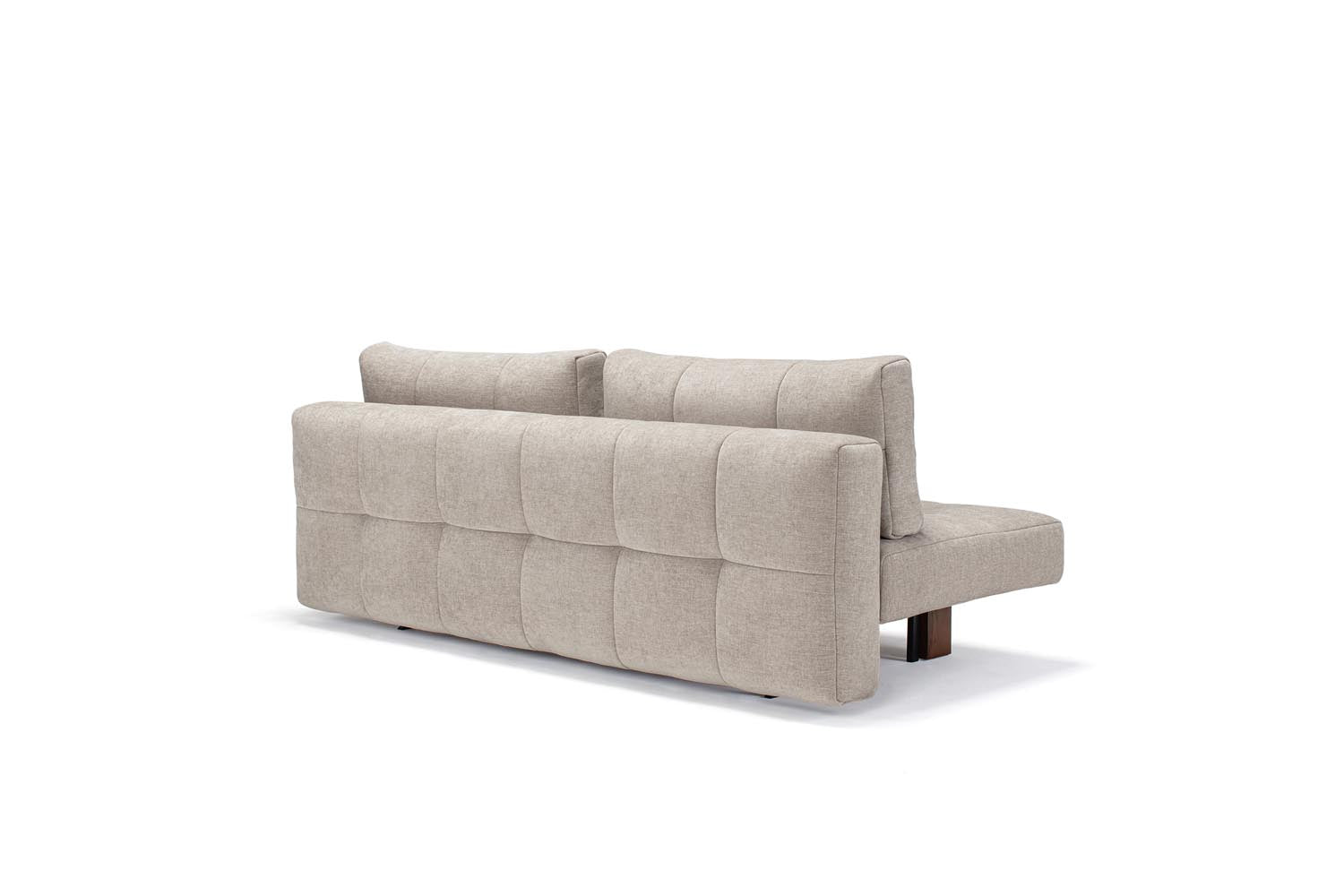 Das Eilis Schlafsofa von Innovation Living bietet stilvolle Flexibilität und Komfort, perfekt für kompakte Wohnräume und spontane Übernachtungen.