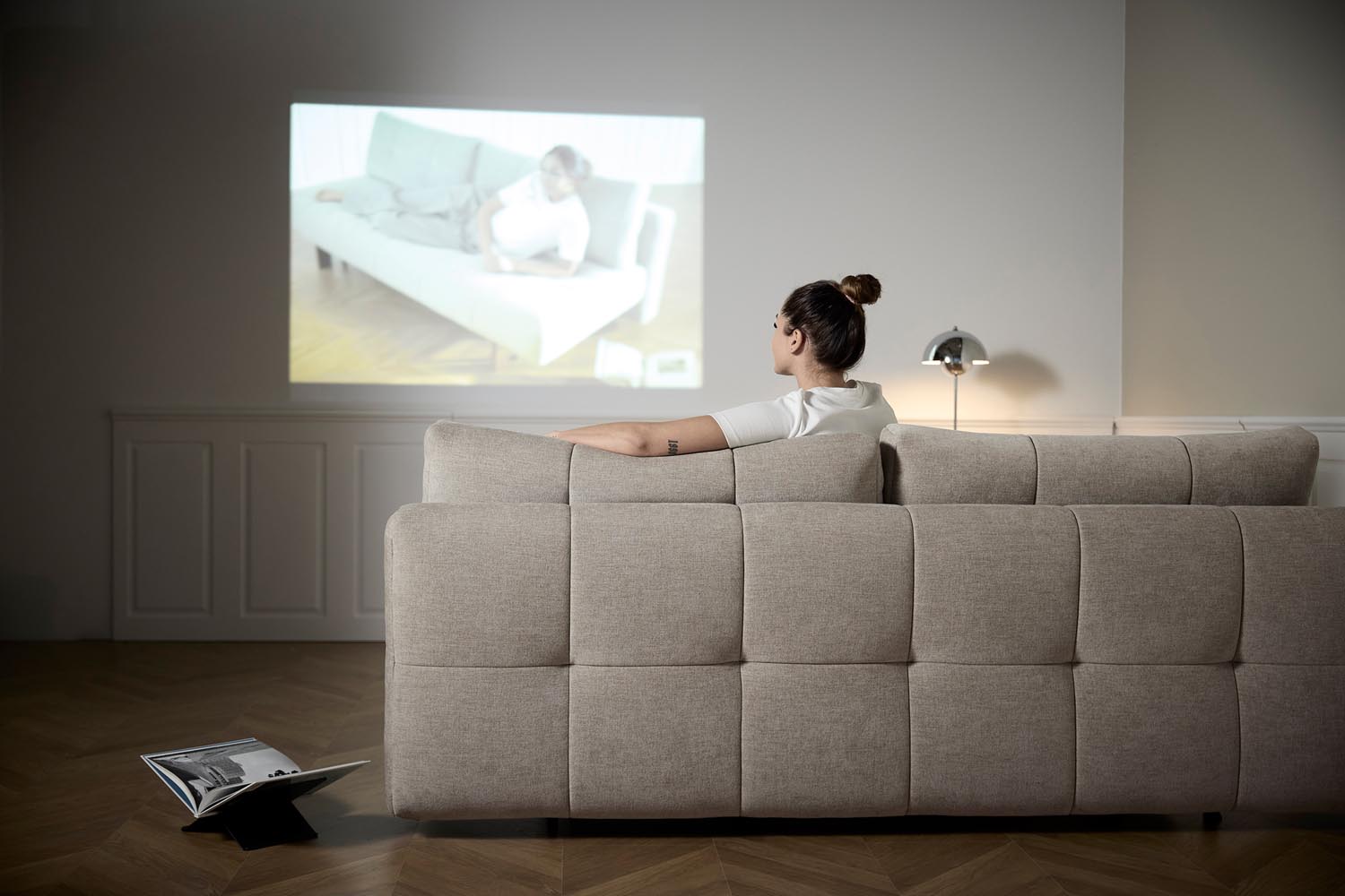 Das Eilis Schlafsofa von Innovation Living vereint modernes Design mit Funktionalität, ideal für kleine Räume und Übernachtungsgäste.