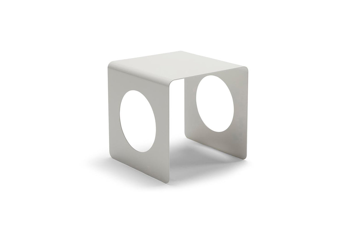 Geobau Tisch in Grey White präsentiert im Onlineshop von KAQTU Design AG. Beistelltisch ist von Innovation Living