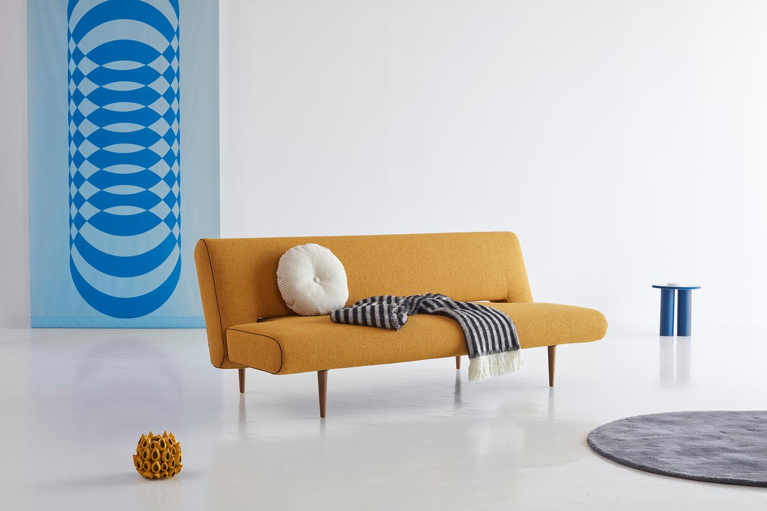 Das Unfurl Sofabett 120 von Innovation Living vereint modernes Design mit Funktionalität, perfekt für platzsparende Lösungen und Gästeübernachtungen.