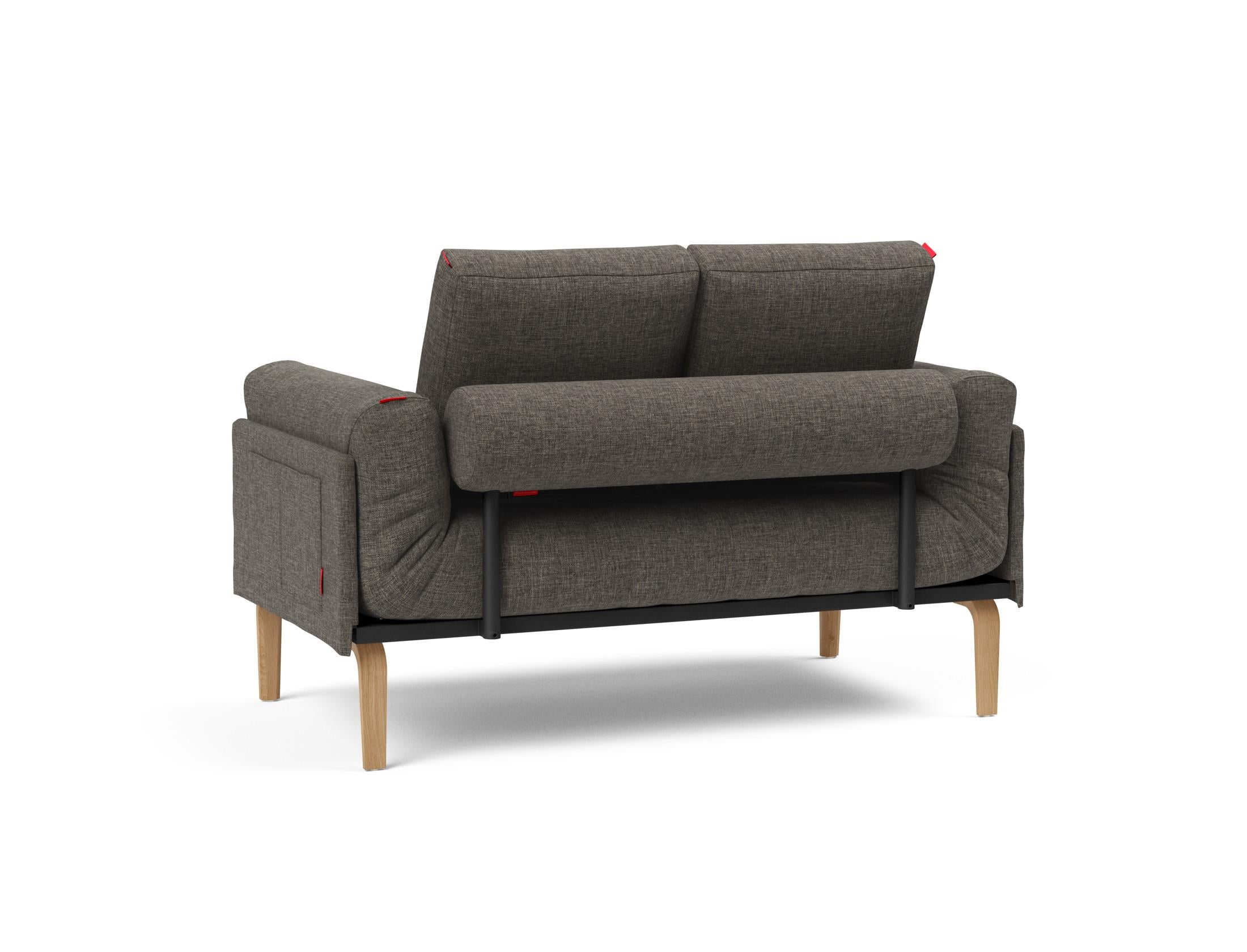 Entdecken Sie das Rollo Bow Klappsofa 80 von Innovation Living – ein elegantes, flexibles Tagesbett, das modernen Wohnkomfort auf kleinem Raum bietet.