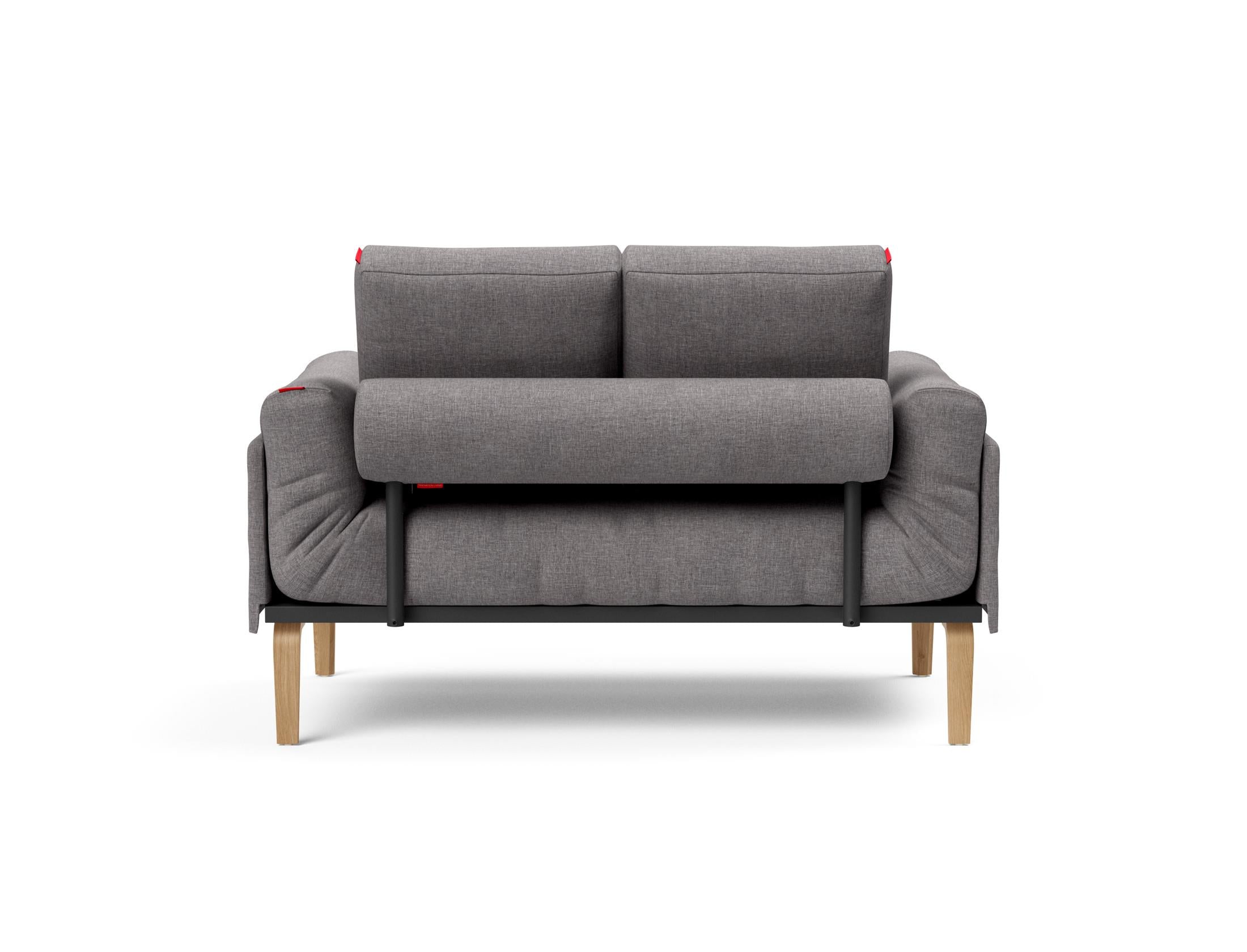 Entdecken Sie das Rollo Bow Klappsofa 80 von Innovation Living – ein elegantes, flexibles Tagesbett, das modernen Wohnkomfort auf kleinem Raum bietet.