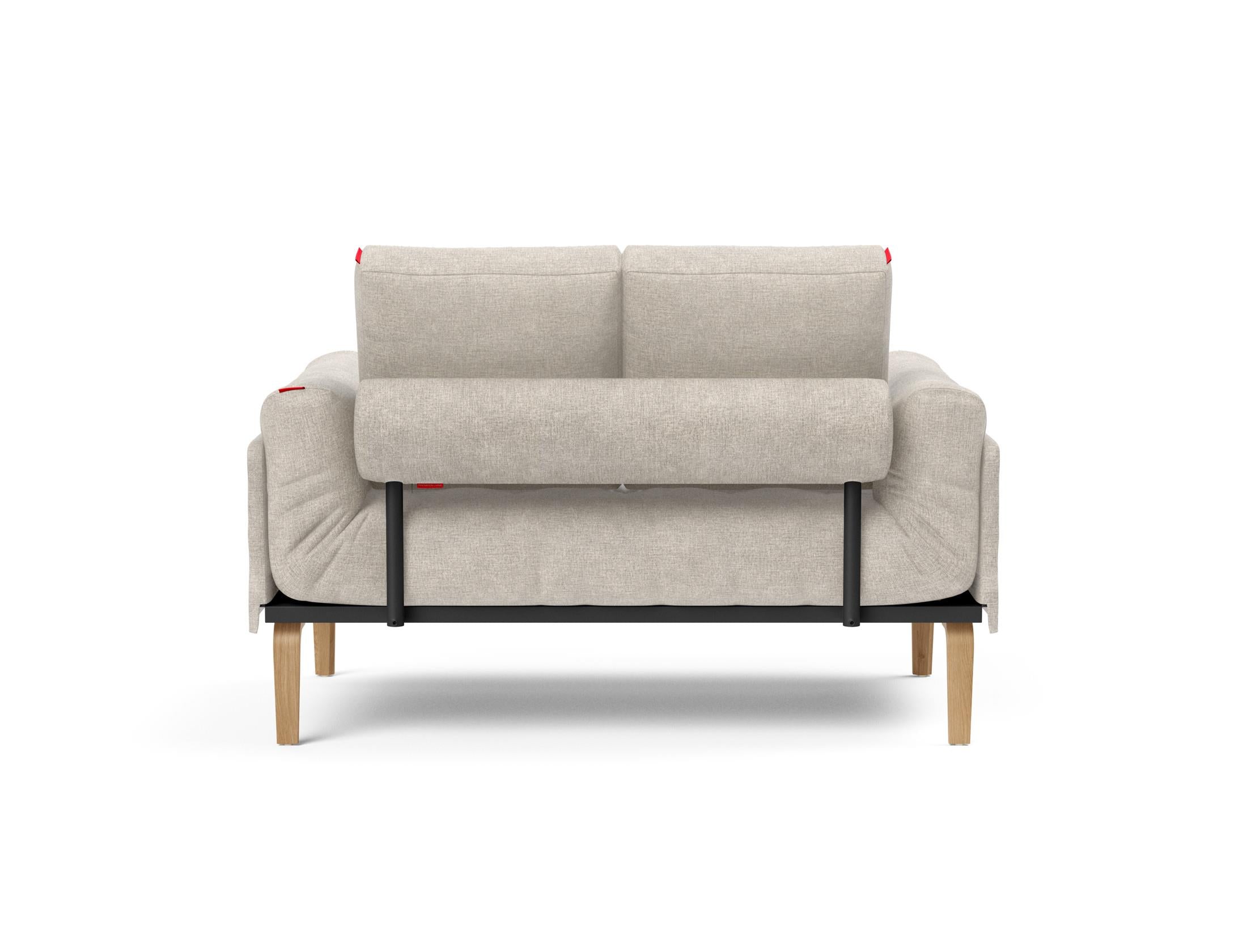 Entdecken Sie das Rollo Bow Klappsofa 80 von Innovation Living – ein elegantes, flexibles Tagesbett, das modernen Wohnkomfort auf kleinem Raum bietet.