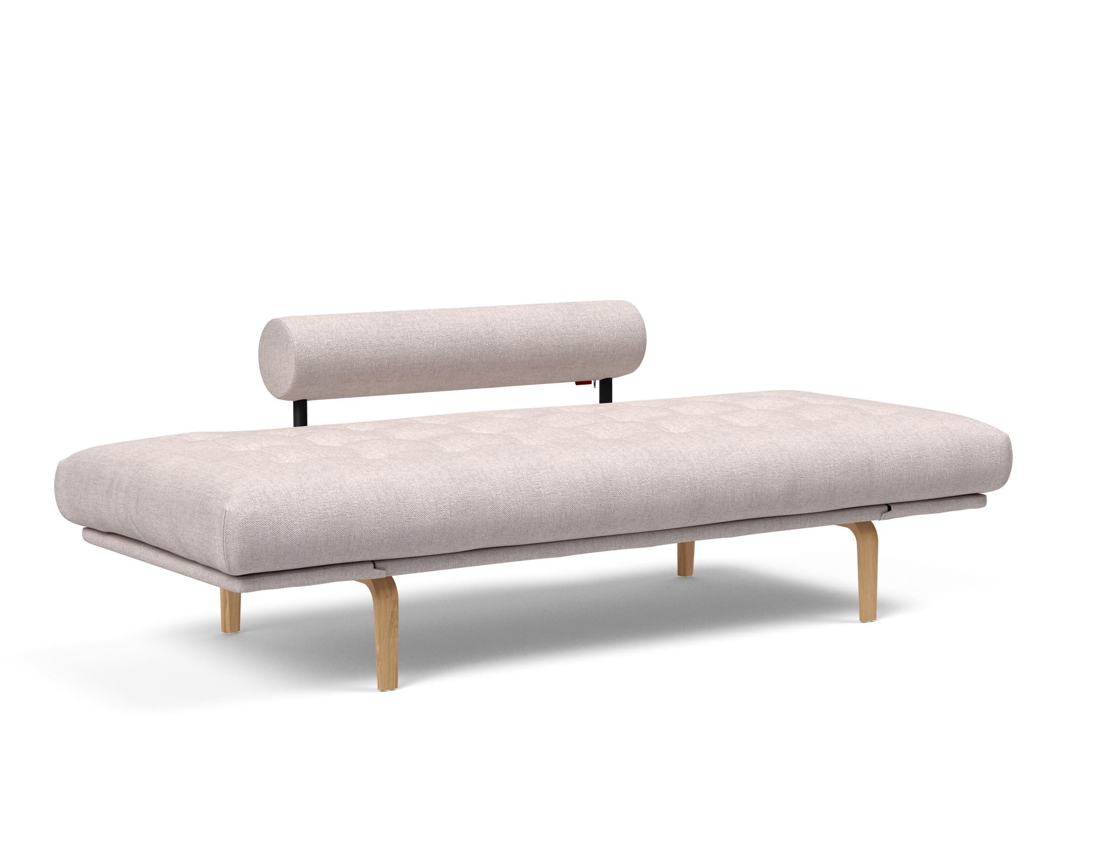 Entdecken Sie das Rollo Bow Klappsofa 80 von Innovation Living – ein elegantes, flexibles Tagesbett, das modernen Wohnkomfort auf kleinem Raum bietet.