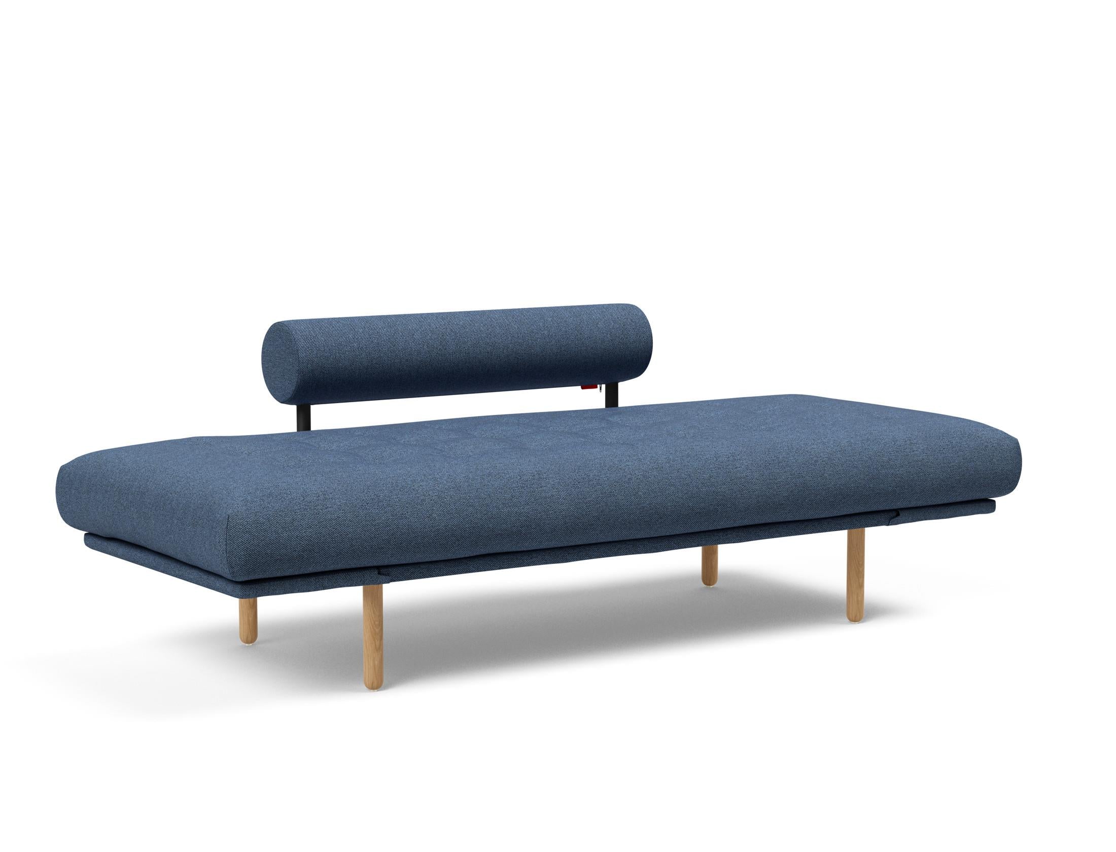 Erleben Sie das Rollo Stem Klappsofa 80 von Innovation Living – ein stilvolles, funktionales Tagesbett, das Komfort und Anpassungsfähigkeit vereint.