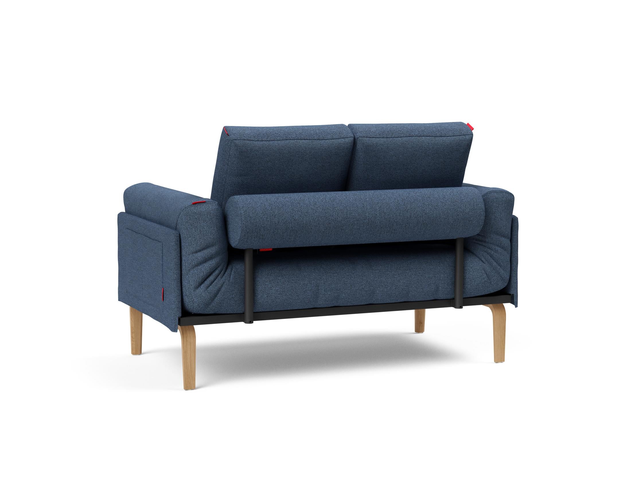Entdecken Sie das Rollo Bow Klappsofa 80 von Innovation Living – ein elegantes, flexibles Tagesbett, das modernen Wohnkomfort auf kleinem Raum bietet.