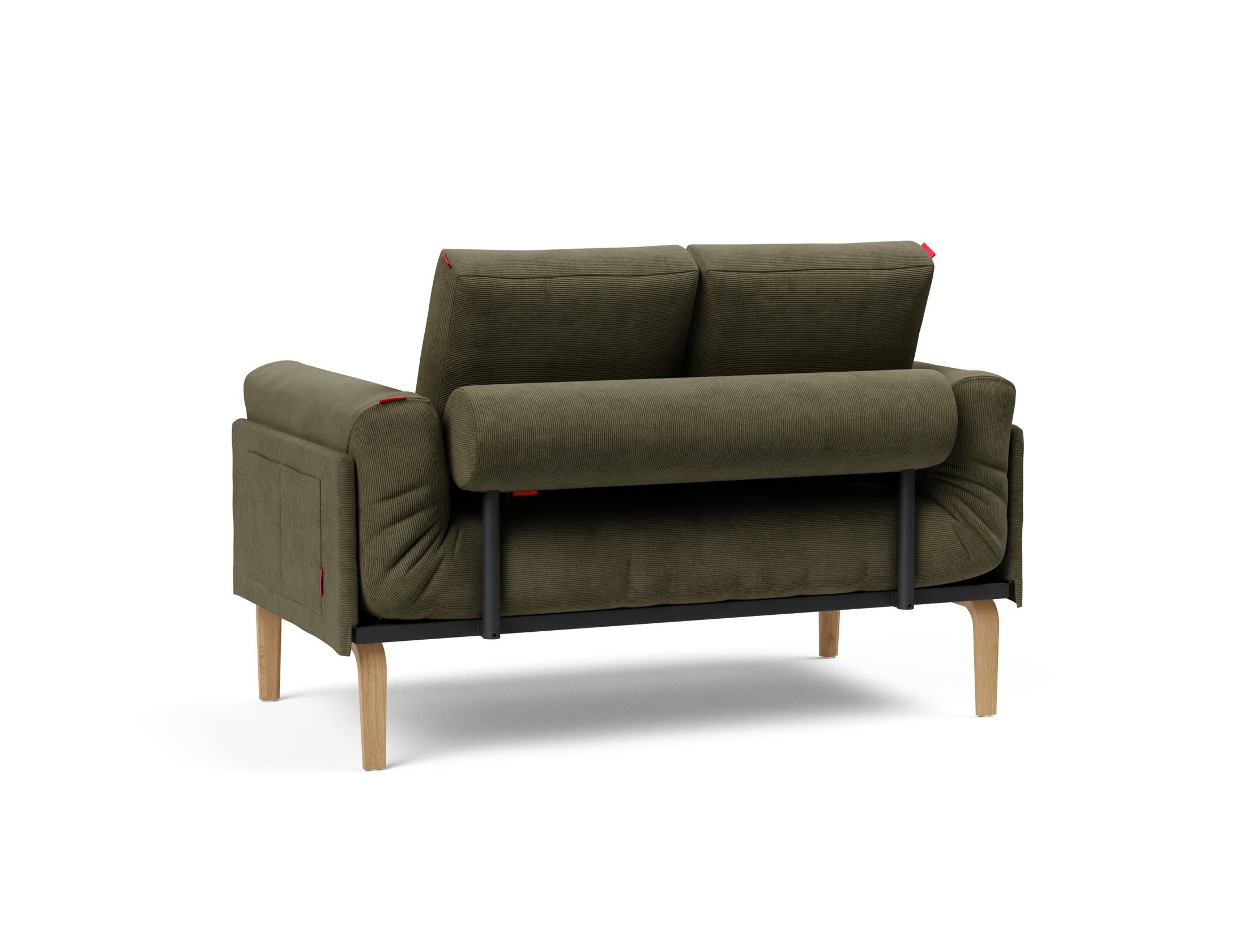 Entdecken Sie das Rollo Bow Klappsofa 80 von Innovation Living – ein elegantes, flexibles Tagesbett, das modernen Wohnkomfort auf kleinem Raum bietet.