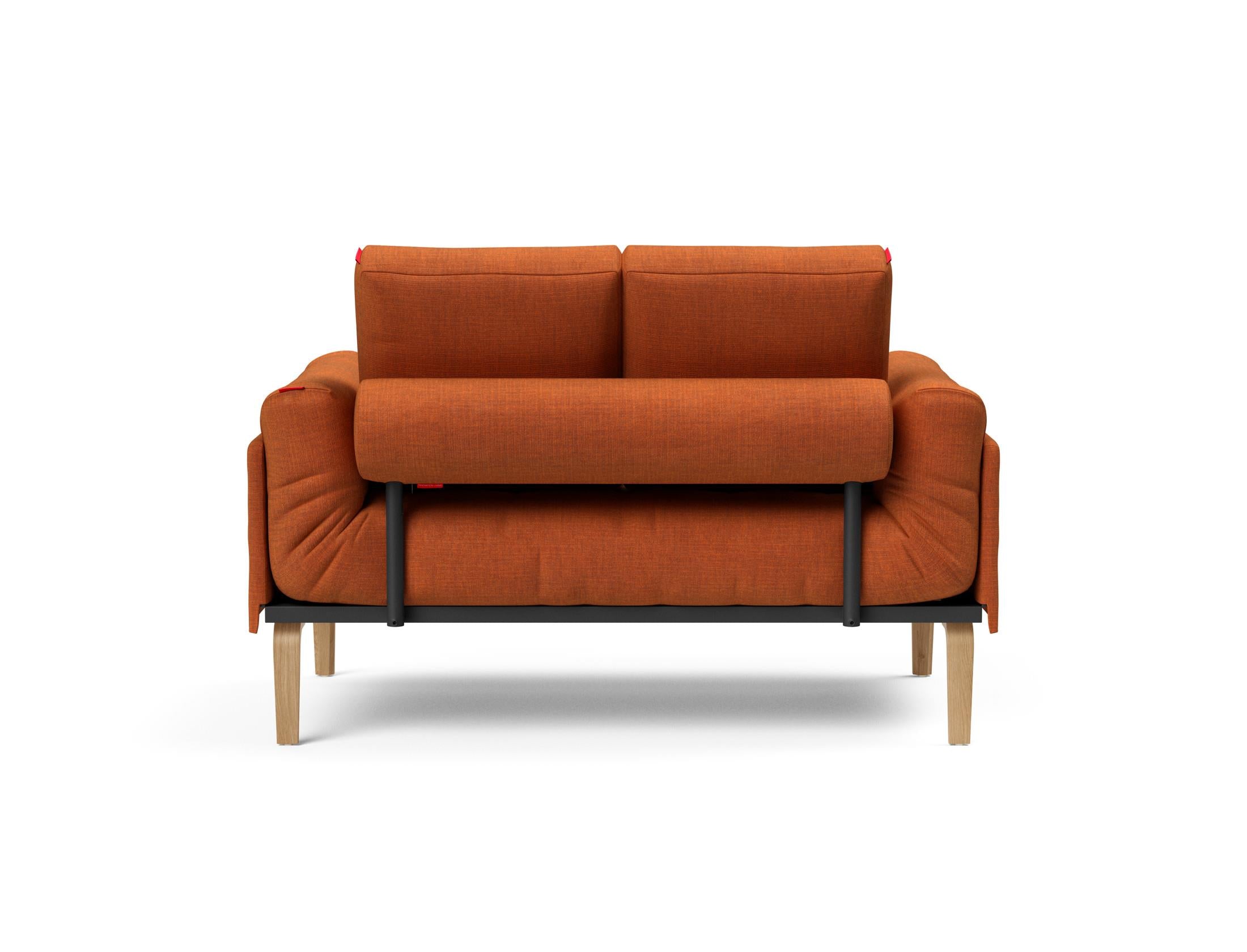 Entdecken Sie das Rollo Bow Klappsofa 80 von Innovation Living – ein elegantes, flexibles Tagesbett, das modernen Wohnkomfort auf kleinem Raum bietet.