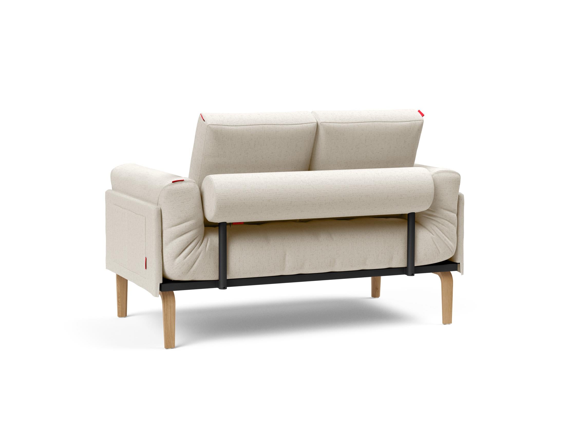 Entdecken Sie das Rollo Bow Klappsofa 80 von Innovation Living – ein elegantes, flexibles Tagesbett, das modernen Wohnkomfort auf kleinem Raum bietet.