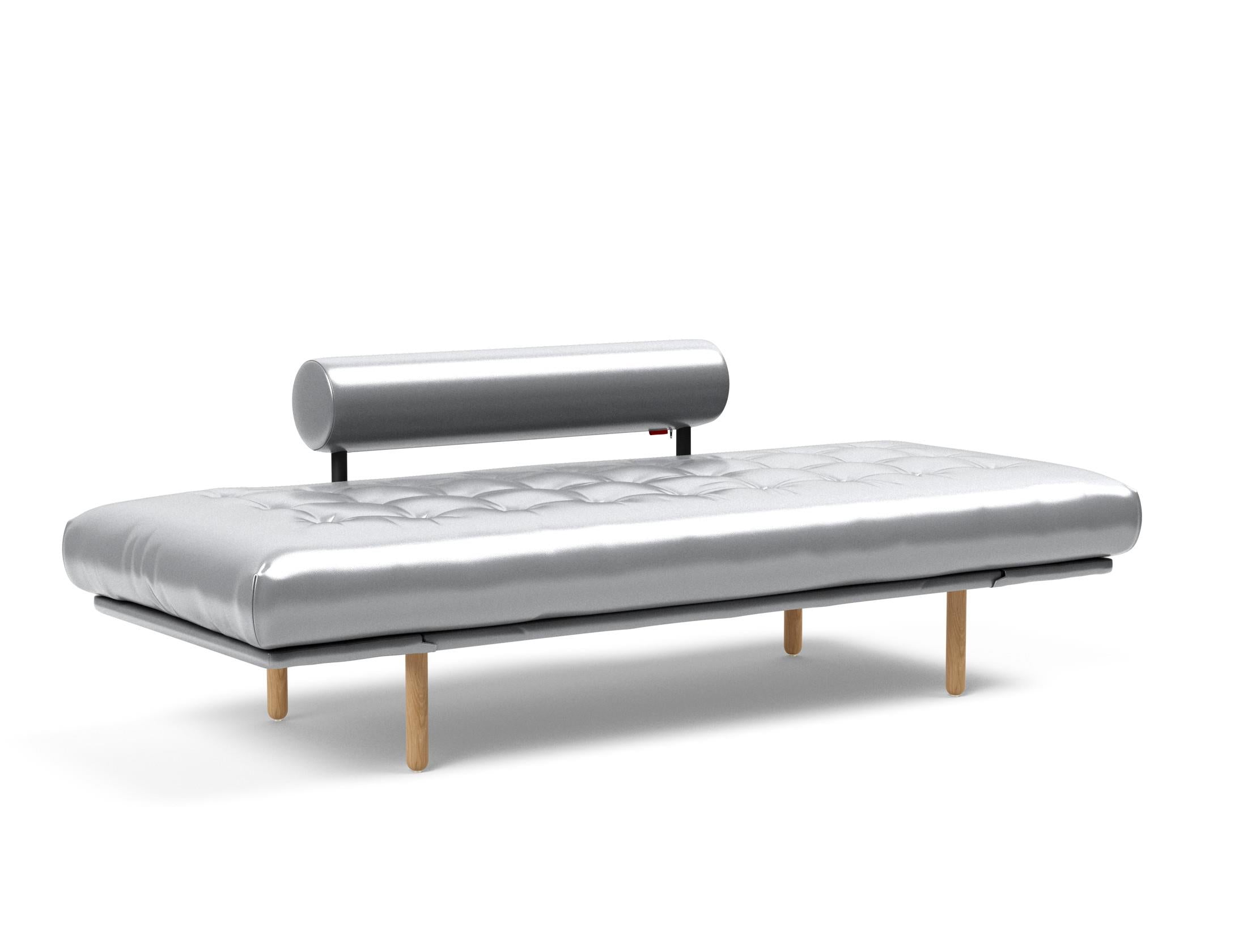 Erleben Sie das Rollo Stem Klappsofa 80 von Innovation Living – ein stilvolles, funktionales Tagesbett, das Komfort und Anpassungsfähigkeit vereint.