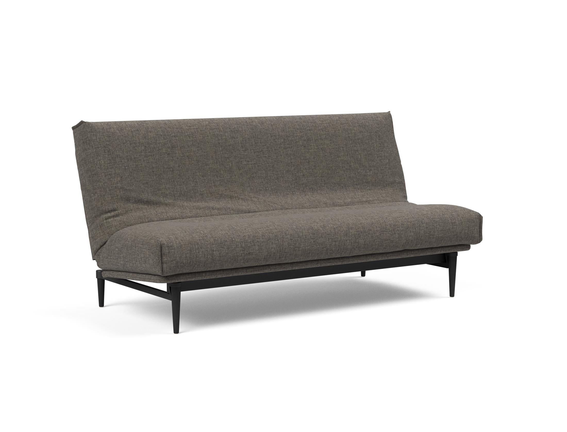 Entdecken Sie das Colpus Bettsofa 140 Nordic Cover in elegantem Eiche schwarz. Multifunktional und mit abnehmbarem Bezug, vereint es Komfort und Stil.