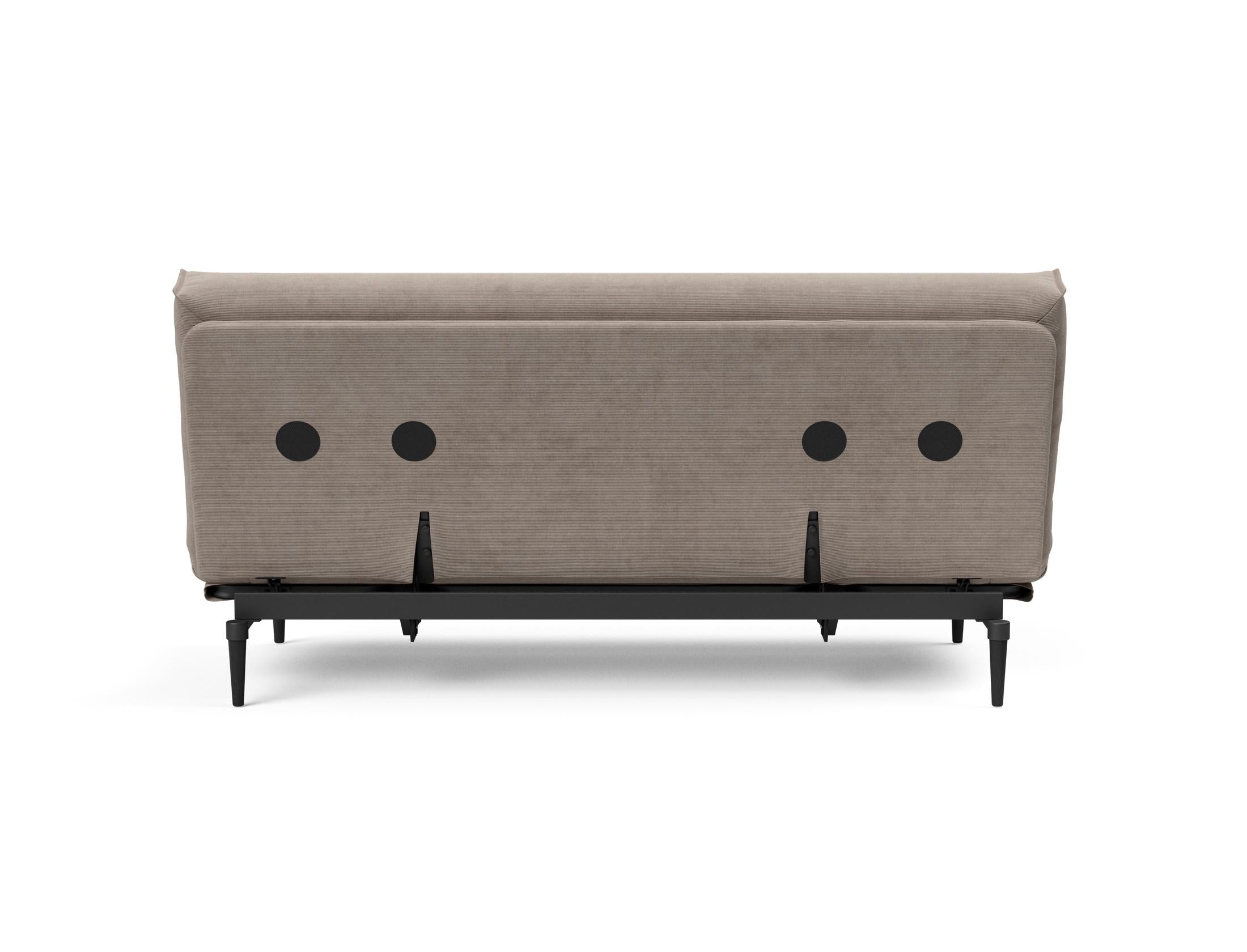 Entdecken Sie das Colpus Bettsofa 140 Nordic Cover in stilvollem Eiche schwarz. Komfortabel, vielseitig und mit abnehmbarem Bezug für einfache Pflege.
