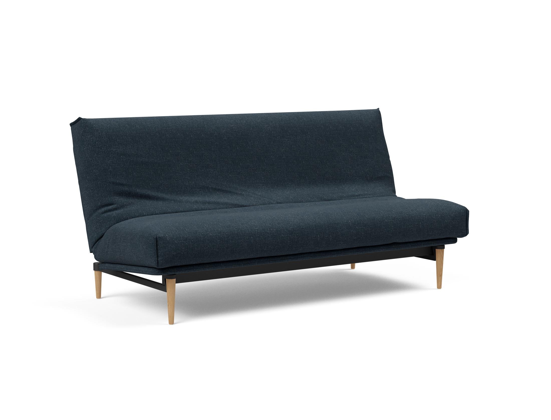 Erleben Sie das Colpus Bettsofa 140 Nordic Cover von Innovation Living – ein elegantes Möbelstück mit Soft Spring Matratze für höchsten Schlafkomfort und praktischen, abnehmbaren Bezug.