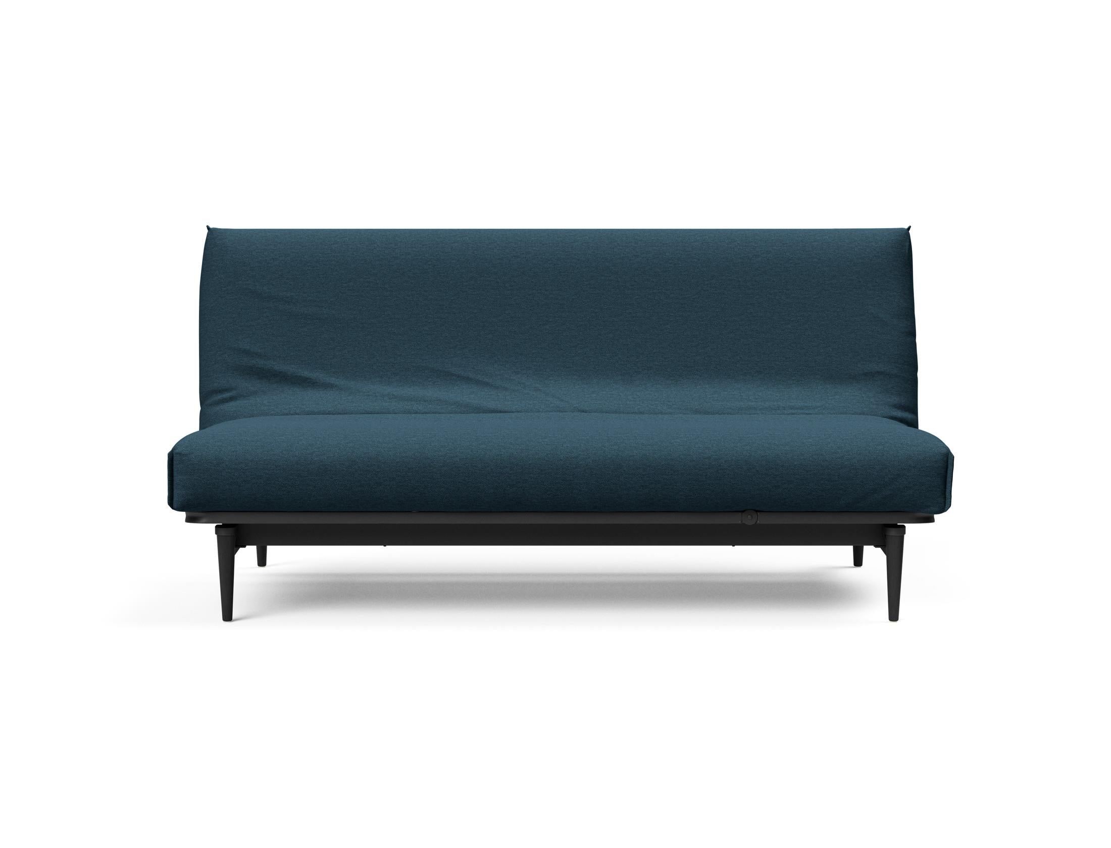 Modernes Bettsofa Colpus 140 in schwarzer Eiche mit Nordic Cover, ideal für gemütliche Abende und stilvolle Wohnräume.