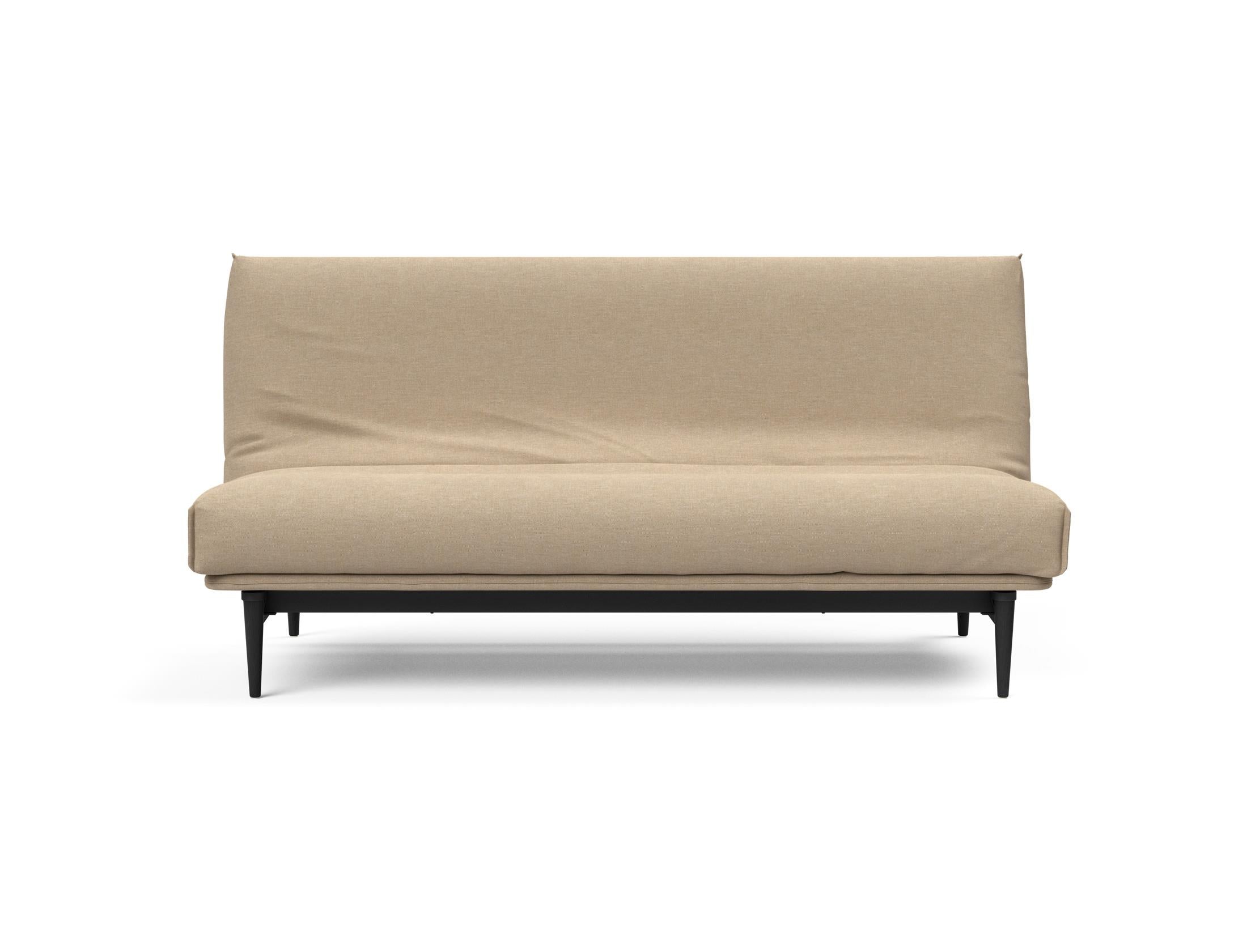 Elegantes Colpus Bettsofa 140 in schwarzer Eiche, ausgestattet mit einem weichen Soft Spring Bezug, perfekt für stilvolle Wohnräume.