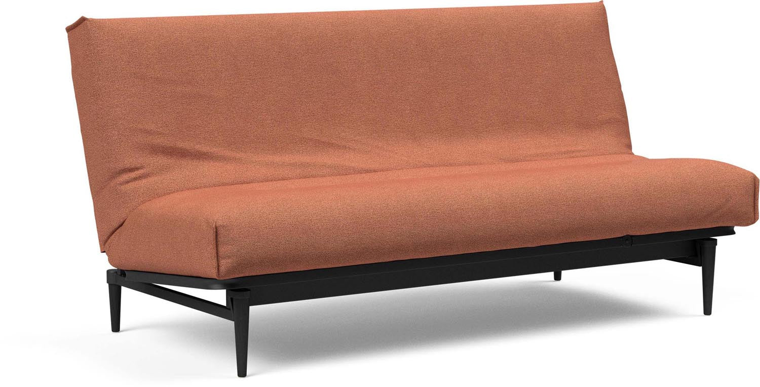 Entdecken Sie das stilvolle Colpus Bettsofa 140 in Nordic Cover und schwarzer Eiche von Innovation Living – ideal für zeitgemässe Wohnkonzepte und vielseitige Einsätze.
