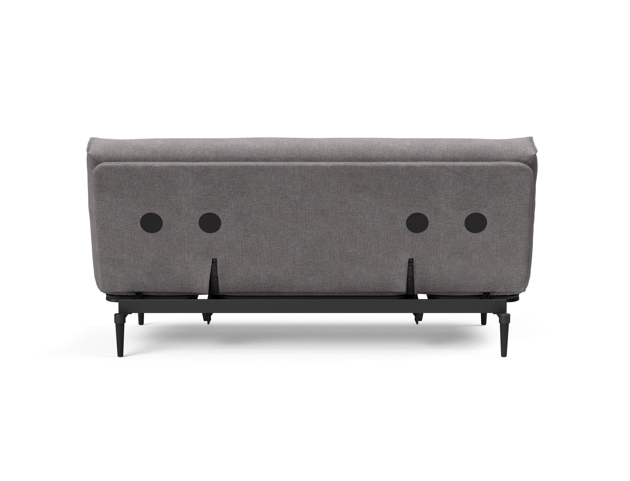 Entdecken Sie das Colpus Bettsofa 140 in Nordic Eiche schwarz von Innovation Living – eine perfekte Kombination aus modernem Stil und gemütlichem Schlafplatz.