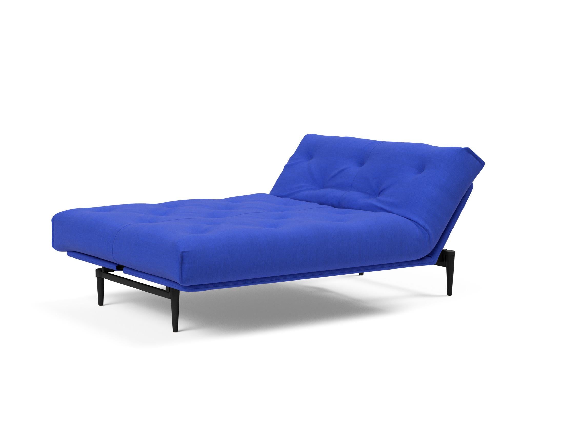 Erleben Sie das Colpus Bettsofa 140 in Nordic Eiche schwarz – ein elegantes Möbelstück, das als Sofa und Bett höchsten Komfort bietet.