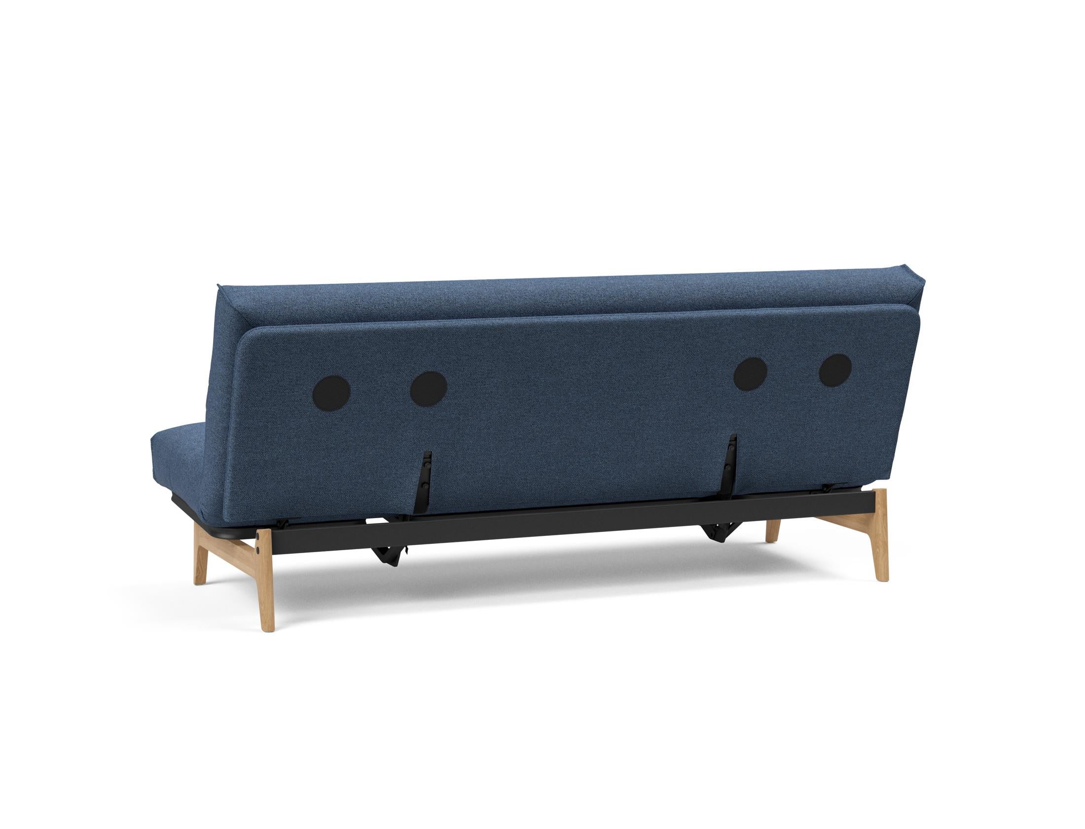 Entdecken Sie das Aslak 120 Bettsofa Nordic Cover: minimalistisches Design, außergewöhnlicher Komfort mit Soft Spring-Matratze und nachhaltiger Qualität.