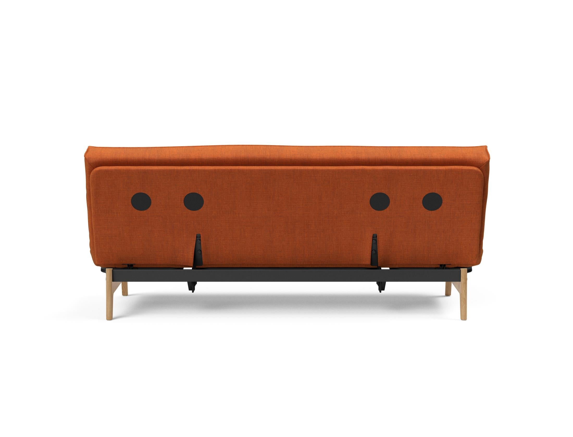 Entdecken Sie das Aslak 120 Bettsofa mit elegantem Sharp Plus Bezug und innovativem Soft Spring – ideal für gemütliche Nächte und modernes Wohndesign.
