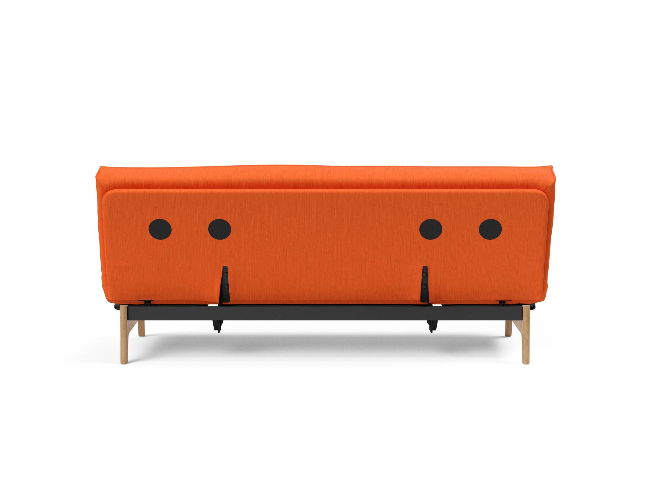 Entdecken Sie das Aslak 120 Bettsofa mit elegantem Sharp Plus Bezug und innovativem Soft Spring – ideal für gemütliche Nächte und modernes Wohndesign.