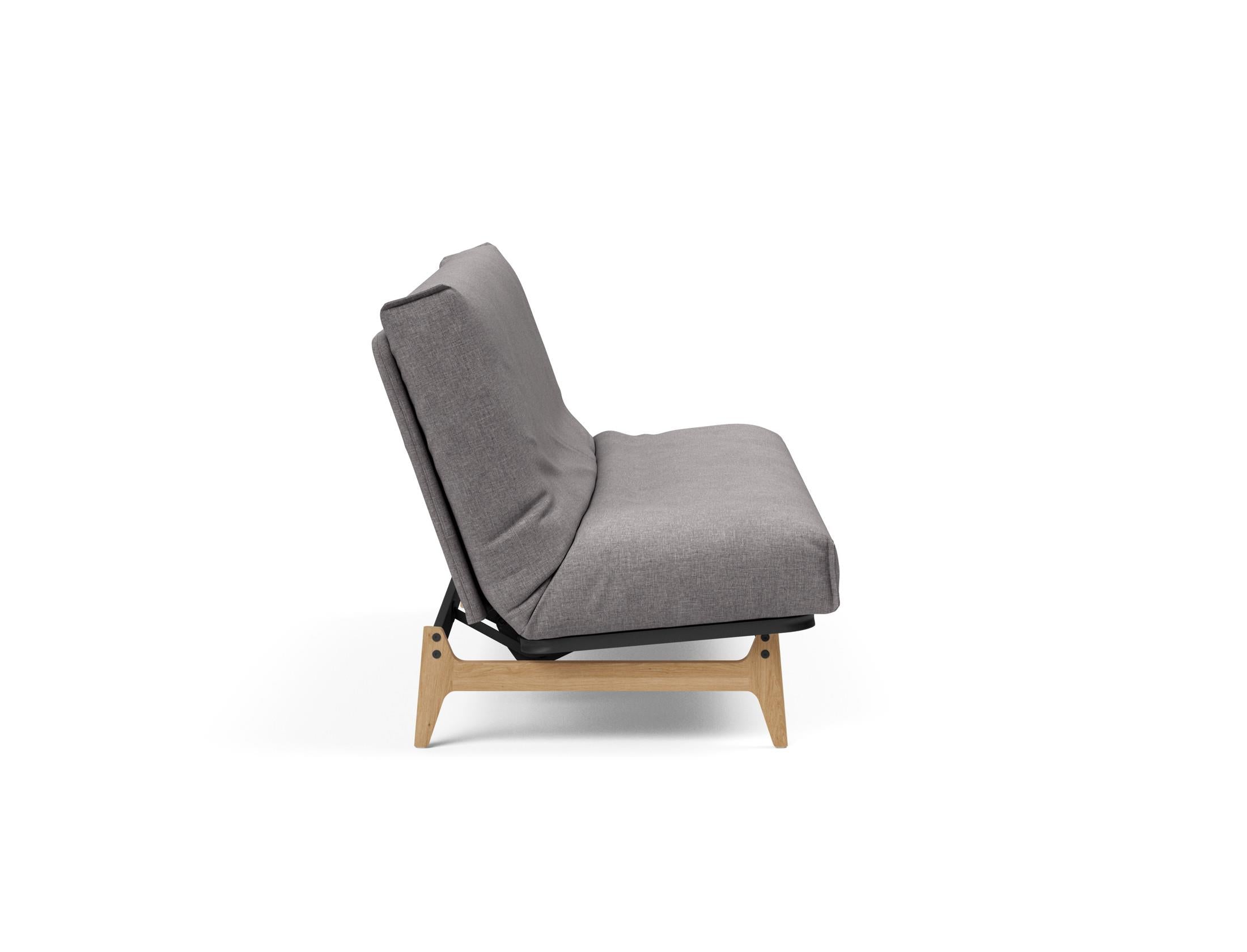 Erleben Sie das Aslak 140 Bettsofa von Innovation Living – modernes skandinavisches Design vereint mit optimalem Schlafkomfort und flexibler Nutzung.