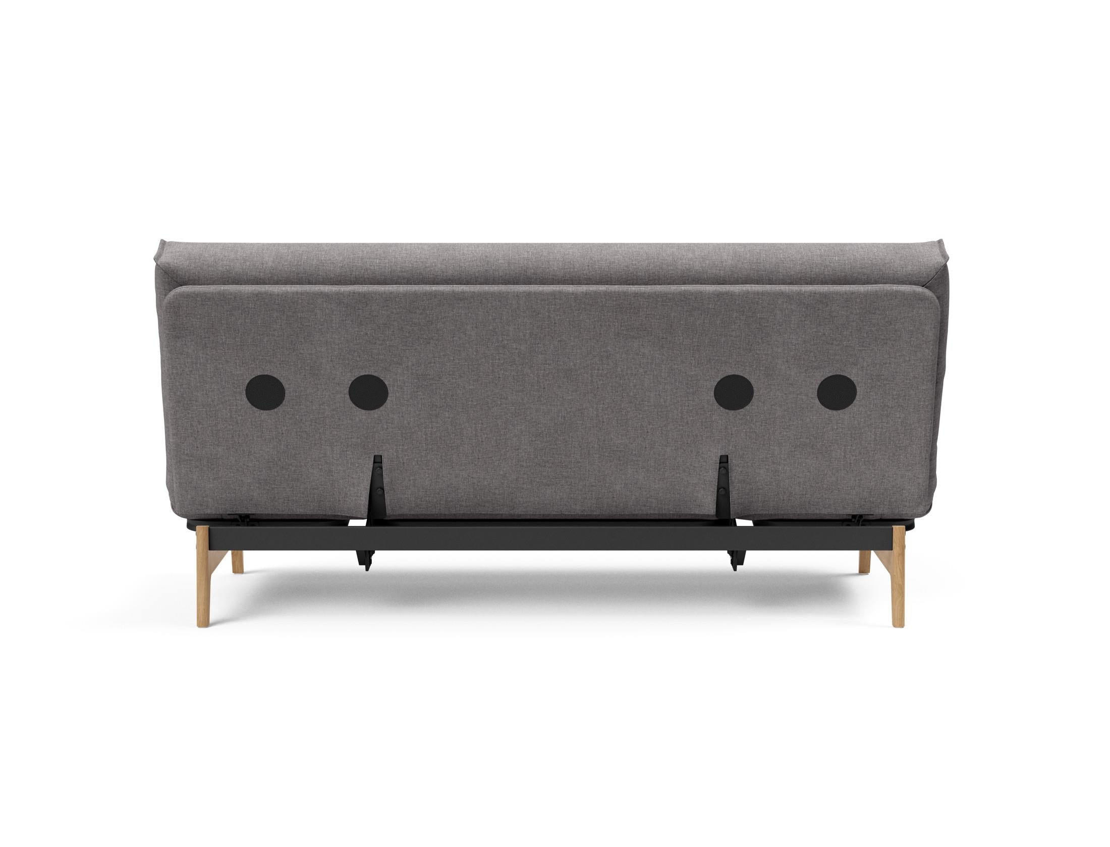 Entdecken Sie das Aslak 140 Bettsofa von Innovation Living – stilvolles skandinavisches Design trifft auf vielseitige Funktionalität und hohen Schlafkomfort.