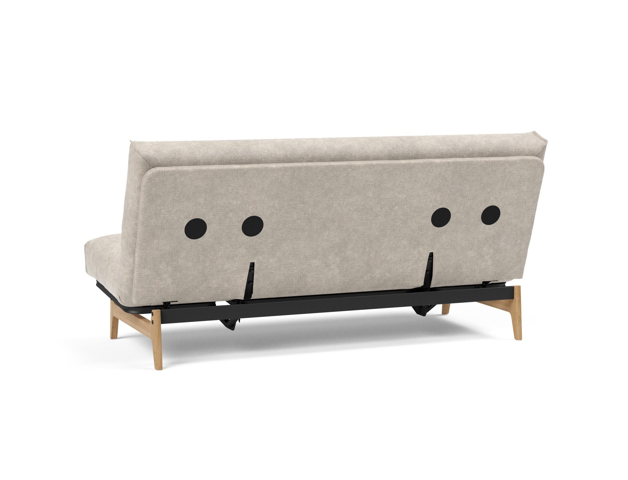 Erleben Sie das Aslak 140 Bettsofa Nordic Cover von Innovation Living – eine harmonische Verbindung aus skandinavischem Stil, Komfort und praktischer Nutzung.