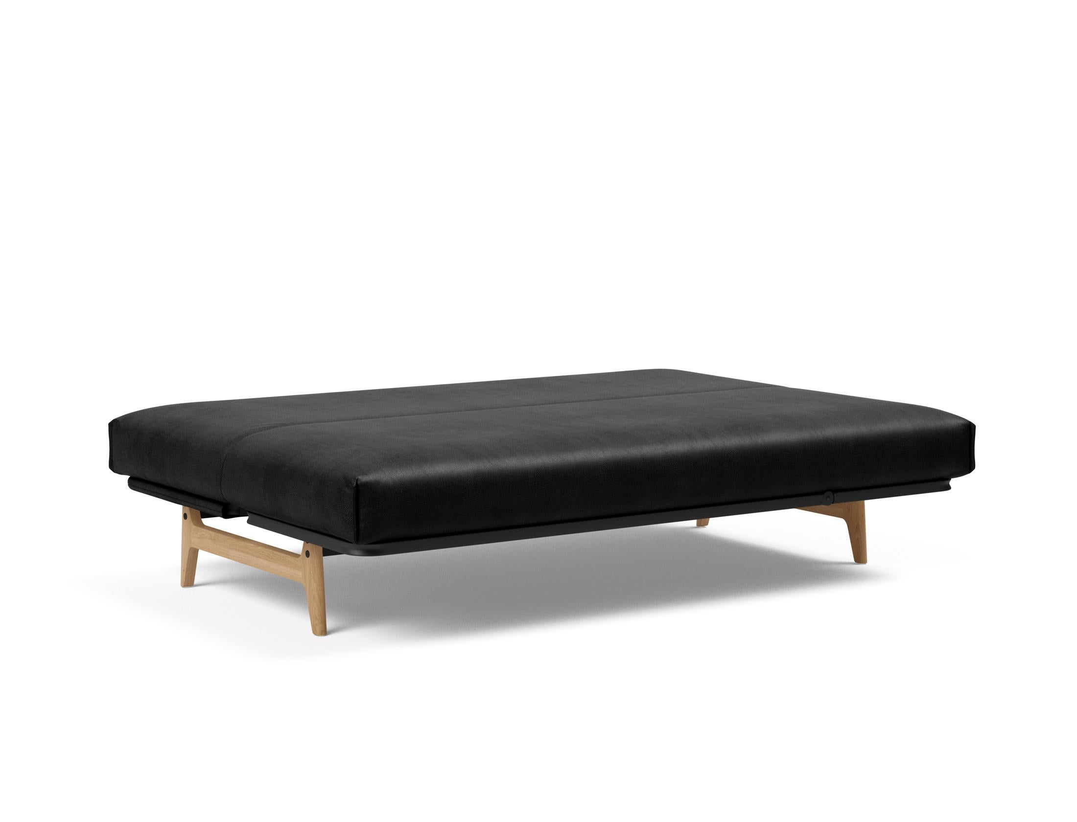 Entdecken Sie das Aslak 140 Bettsofa Nordic Cover: skandinavische Eleganz, vielseitige Matratzenoptionen und langlebige Materialien für höchsten Komfort.