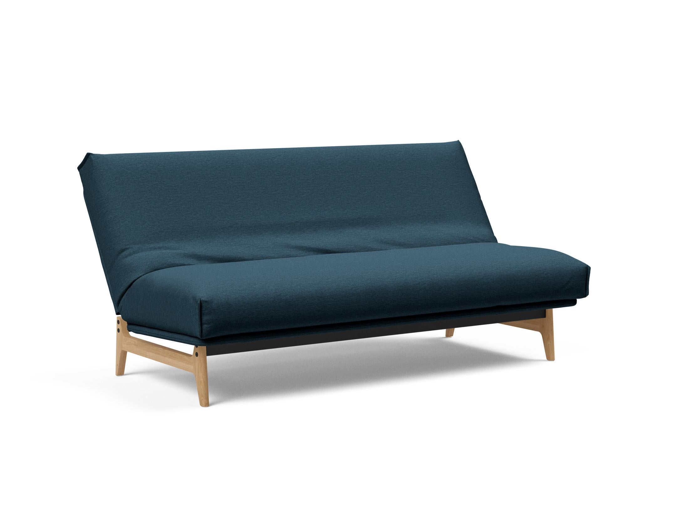 Entdecken Sie das Aslak 140 Bettsofa von Innovation Living – stilvolles skandinavisches Design trifft auf vielseitige Funktionalität und hohen Schlafkomfort.