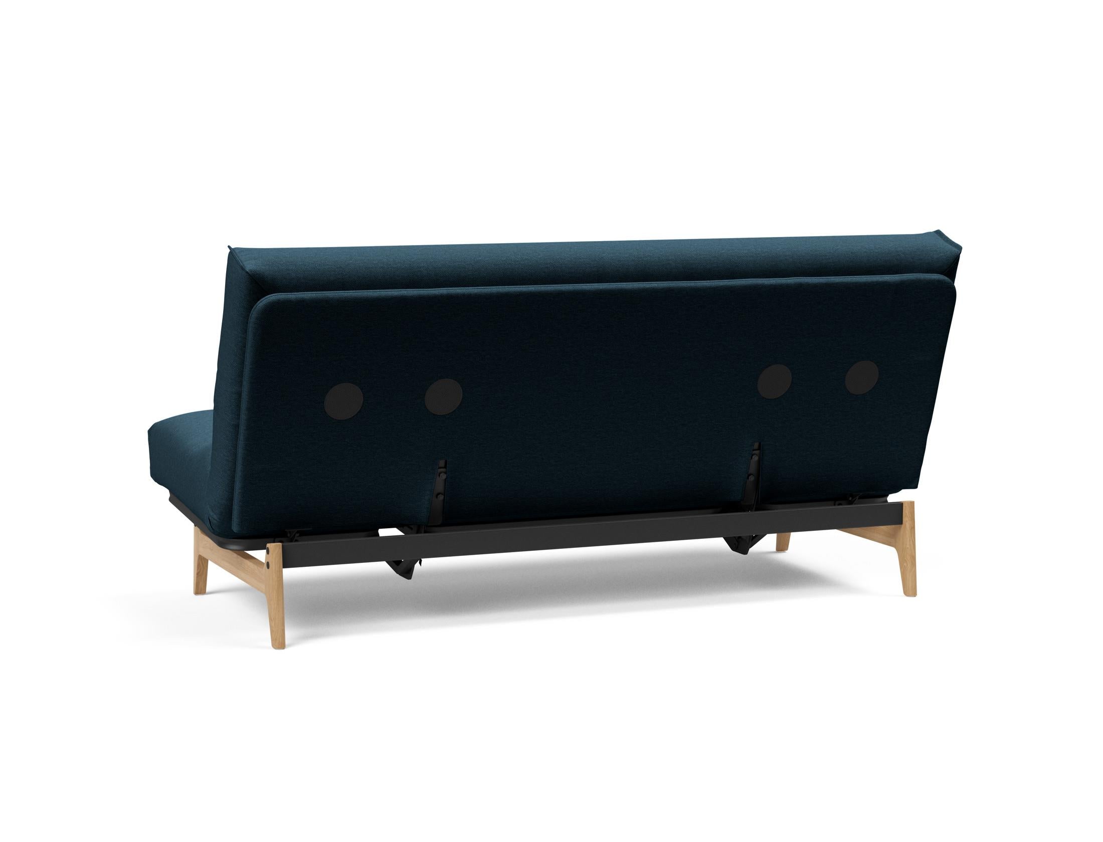Entdecken Sie das Aslak 140 Bettsofa Nordic Cover: elegantes skandinavisches Design, abnehmbarer Bezug und vielfältige Matratzenoptionen für höchsten Komfort.