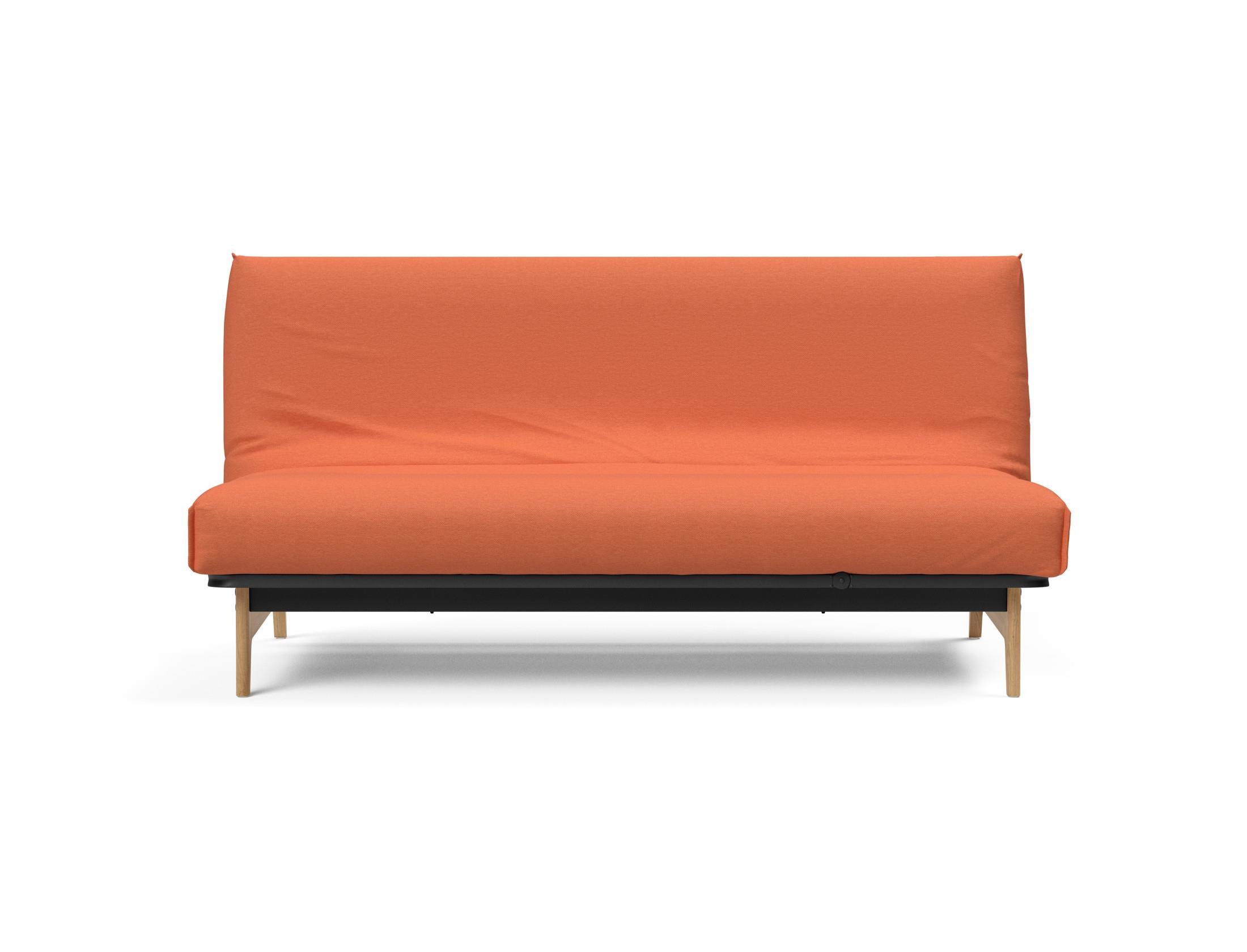 Erleben Sie das Aslak 140 Bettsofa von Innovation Living – modernes skandinavisches Design vereint mit optimalem Schlafkomfort und flexibler Nutzung.