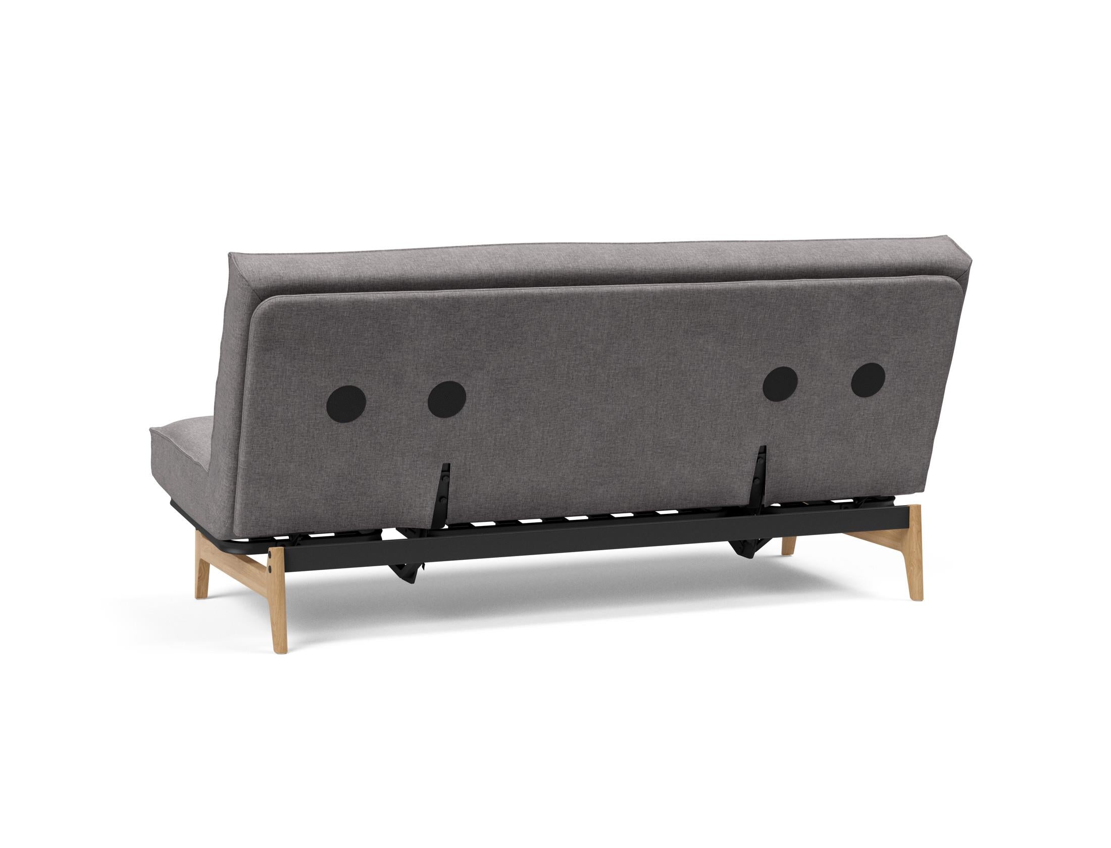 Erleben Sie das Aslak 140 Bettsofa mit Sharp Plus Cover von Innovation Living – modernes Design, abnehmbarer Bezug und luxuriöse Soft Spring Matratze für optimalen Schlafkomfort.