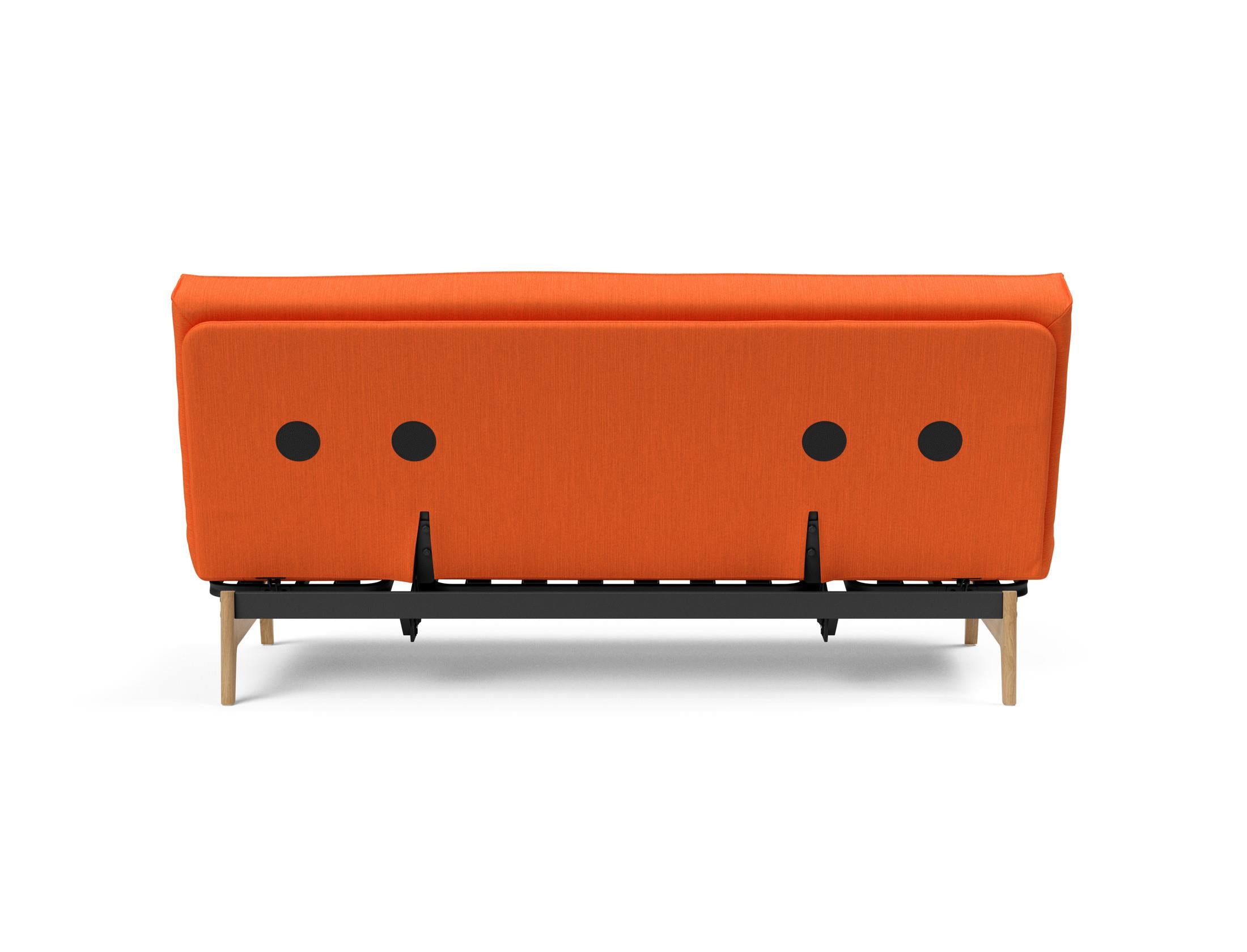 Entdecken Sie das Aslak 140 Bettsofa von Innovation Living: stilvolles Design, bequeme Soft Spring Matratze und elegantes Sharp Plus Cover für höchsten Schlafkomfort.