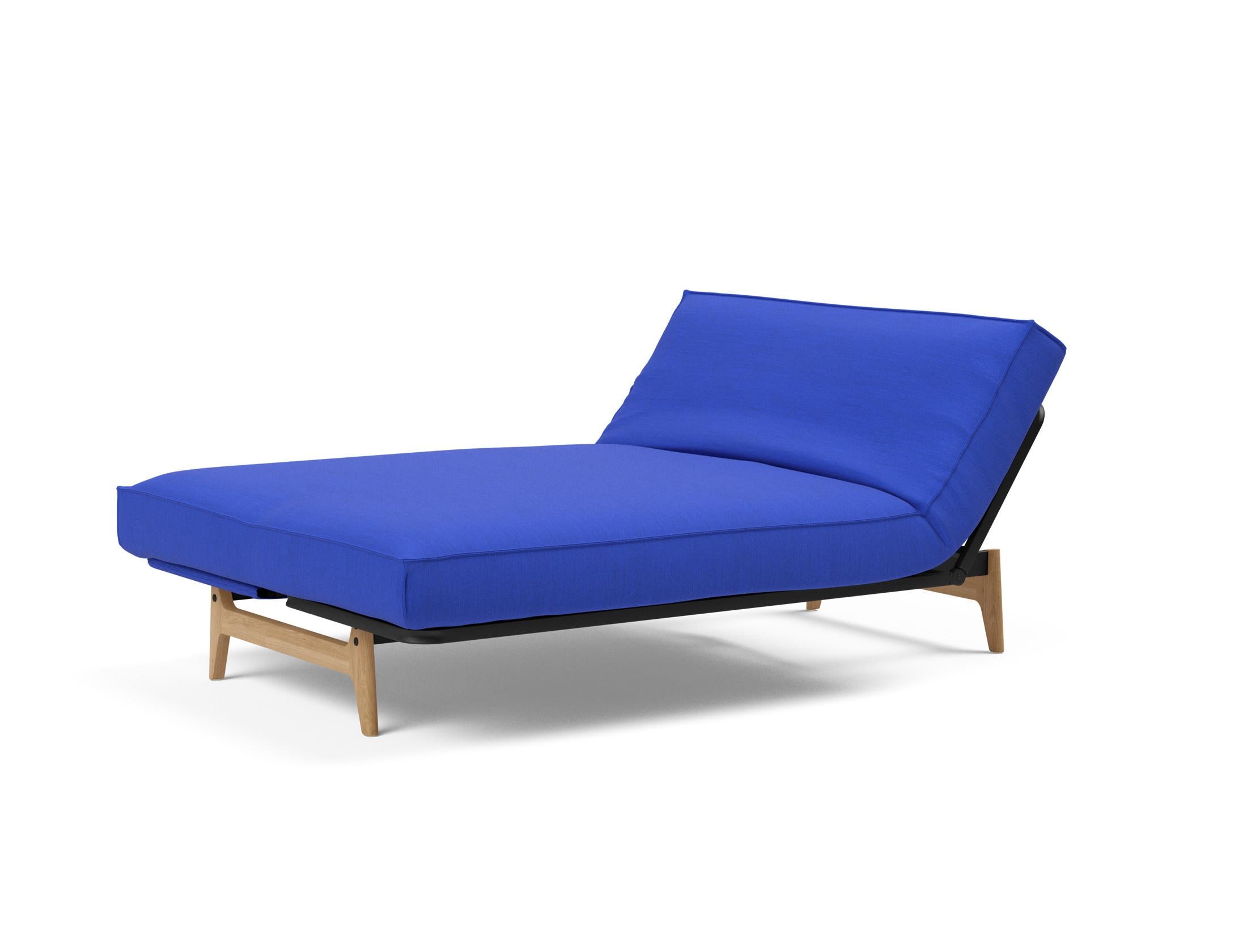 Erleben Sie das Aslak 140 Bettsofa mit Sharp Plus Cover: modernes Design, abnehmbarer Bezug und luxuriöse Soft Spring Matratze für erholsame Nächte.