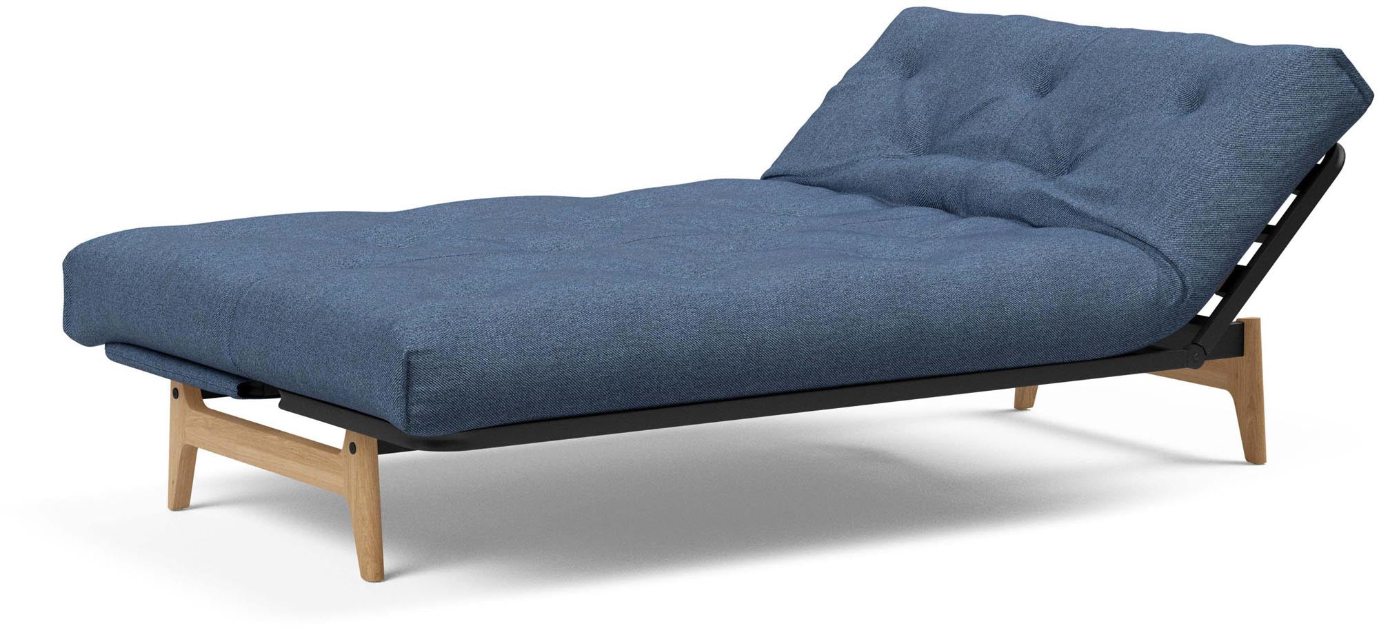 Entdecken Sie das Aslak 120 Bettsofa Nordic von Innovation Living: skandinavisches Design trifft auf individuellen Komfort und praktische Vielseitigkeit.