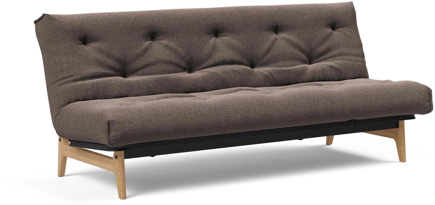 Erleben Sie das Aslak 120 Bettsofa Nordic Classic von Innovation Living: elegantes skandinavisches Design, ideal für kleine Räume und gemütliche Nächte.