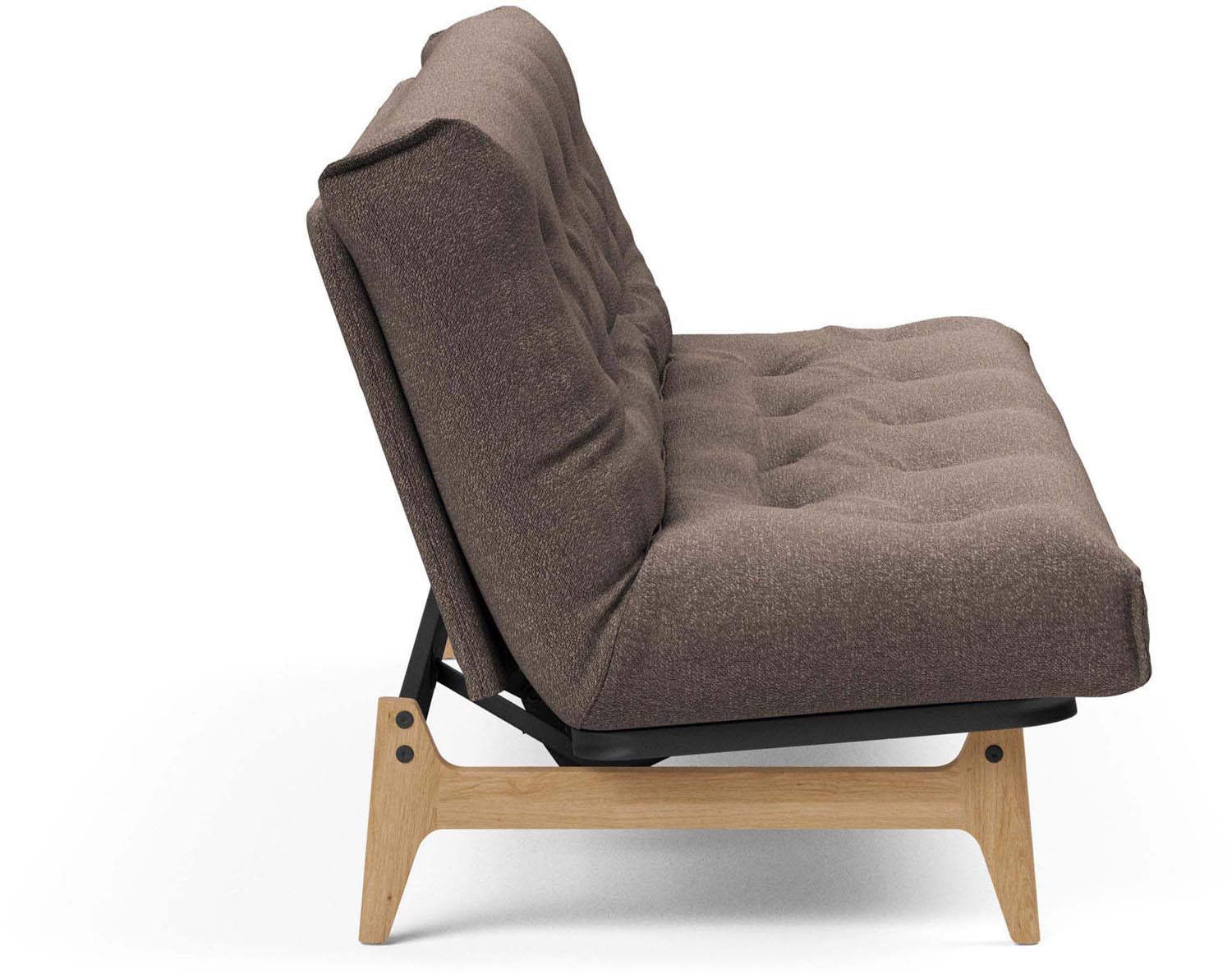 Entdecken Sie das Aslak 120 Bettsofa Nordic Classic von Innovation Living: stilvolles skandinavisches Design, perfekt für kompakte Wohnräume und entspannende Nächte.
