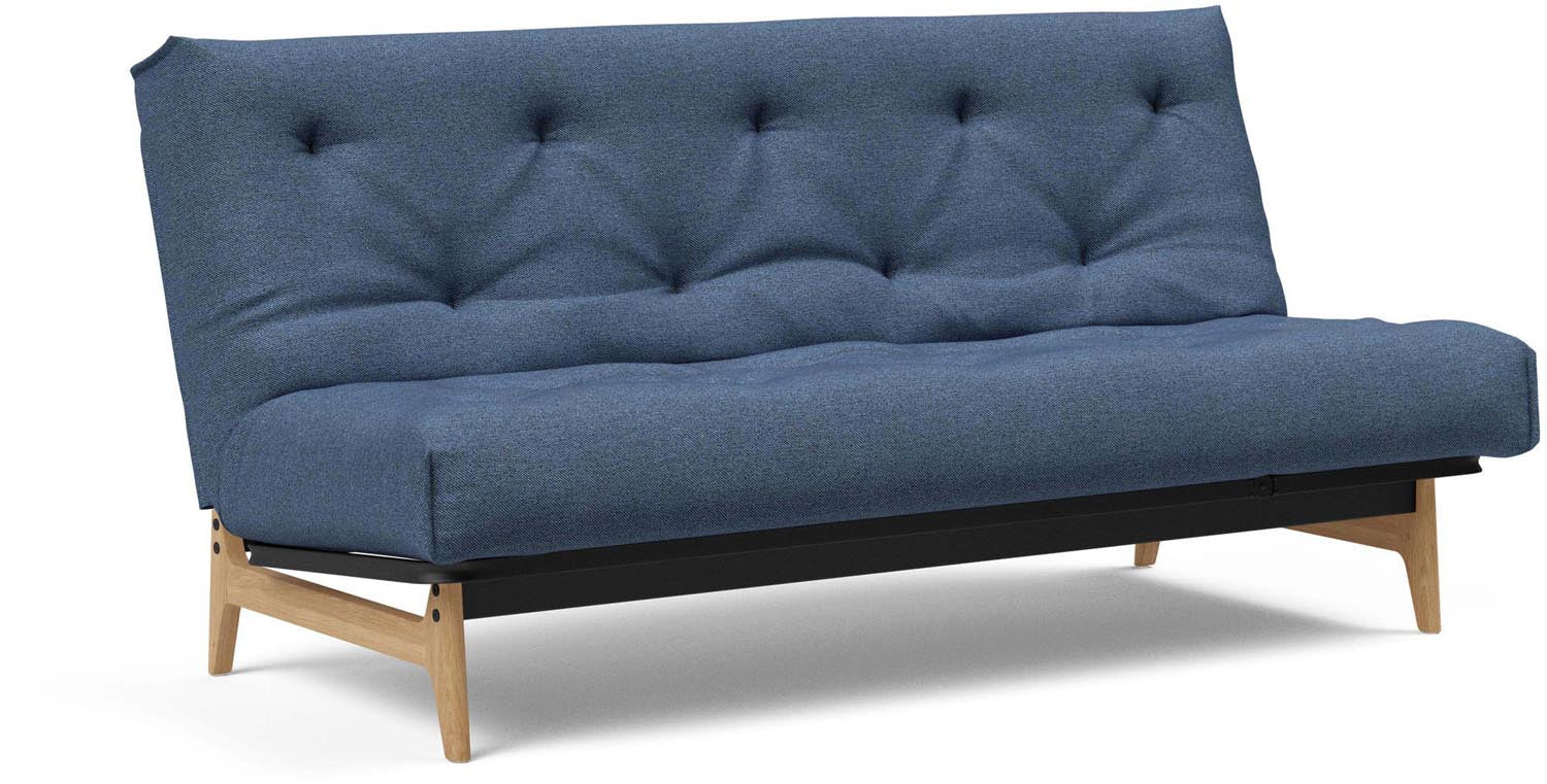 Entdecken Sie das Aslak 140 Bettsofa Nordic Classic von Innovation Living: stilvolles skandinavisches Design, vielseitig und ideal für kleine Räume.