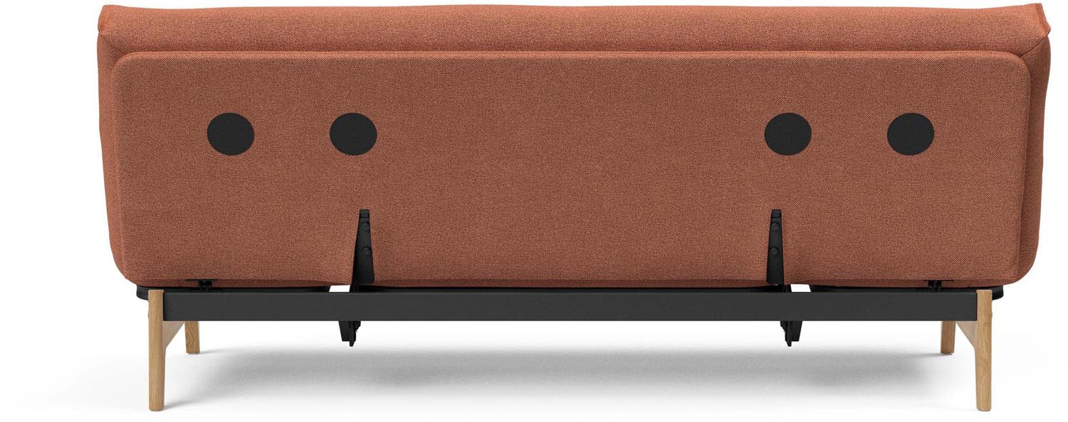 Entdecken Sie das Aslak 120 Bettsofa Nordic Spring von Innovation Living: stilvolles skandinavisches Design, perfekt für platzsparende Lösungen und Übernachtungen.
