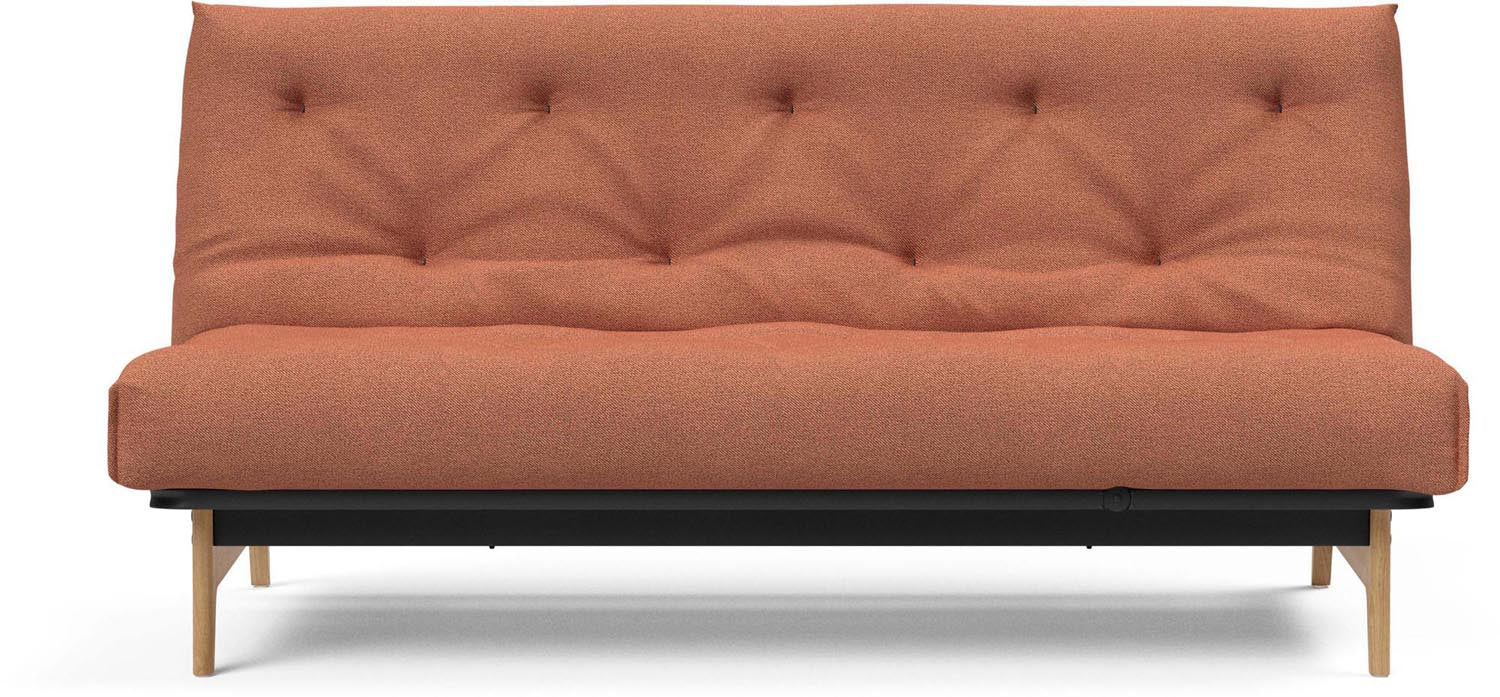 Erleben Sie das Aslak 140 Bettsofa von Innovation Living – modernes Nordic Design trifft auf komfortablen Latex für besten Schlafkomfort.