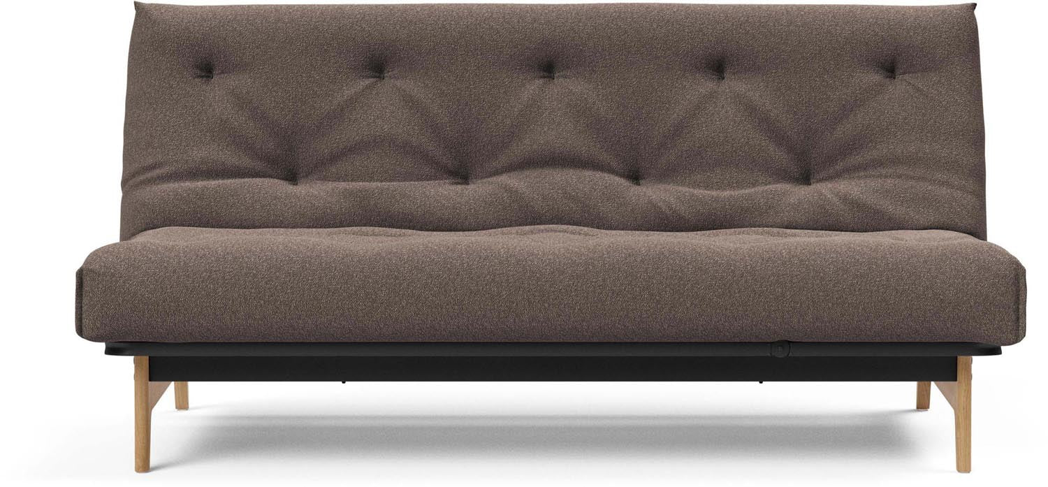 Erleben Sie das Aslak 140 Bettsofa von Innovation Living – modernes Nordic Design trifft auf komfortablen Latex für besten Schlafkomfort.