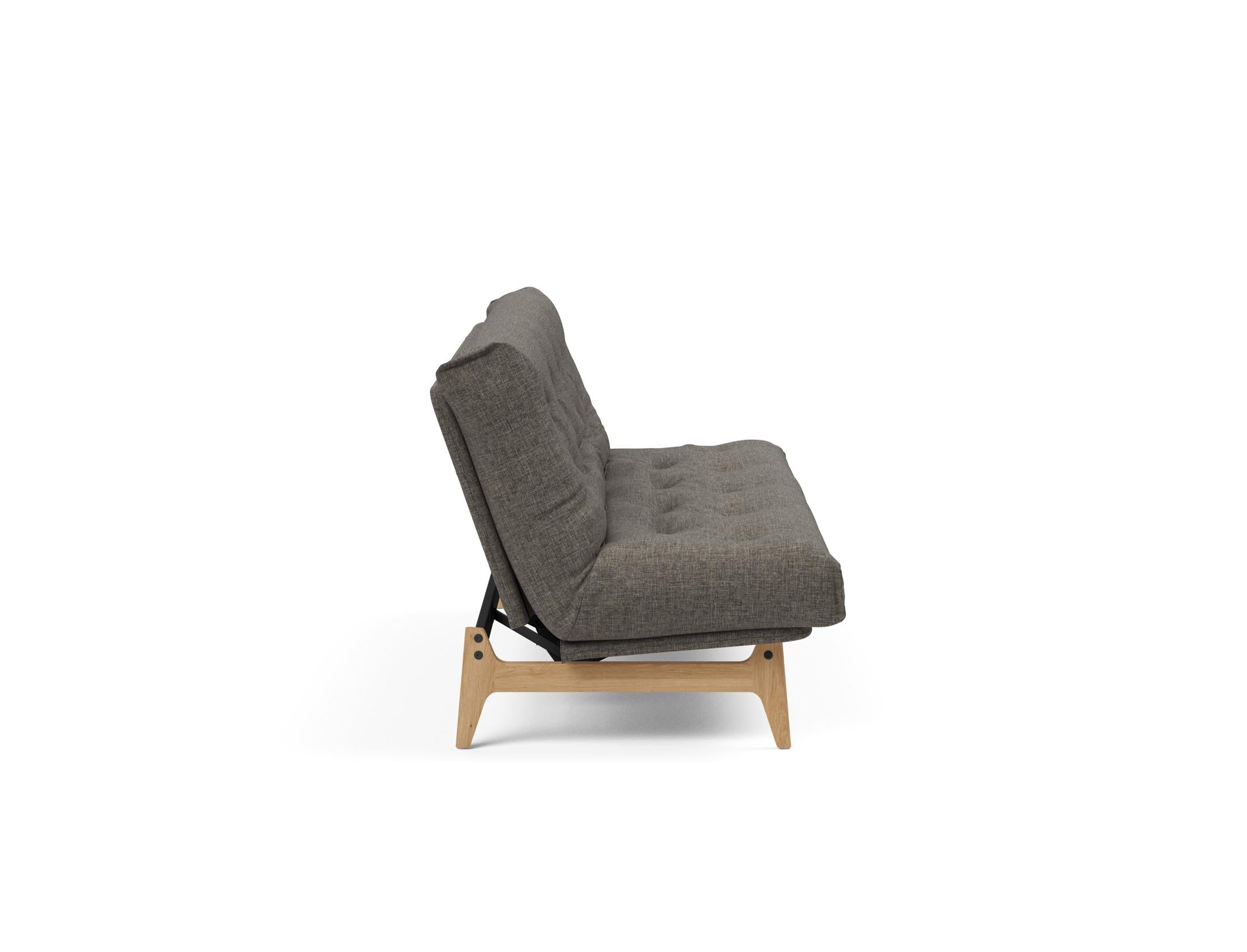 Erleben Sie das Aslak 120 Bettsofa Nordic Soft Spring von Innovation Living – eine perfekte Kombination aus modernem Stil und vielseitiger Funktionalität.