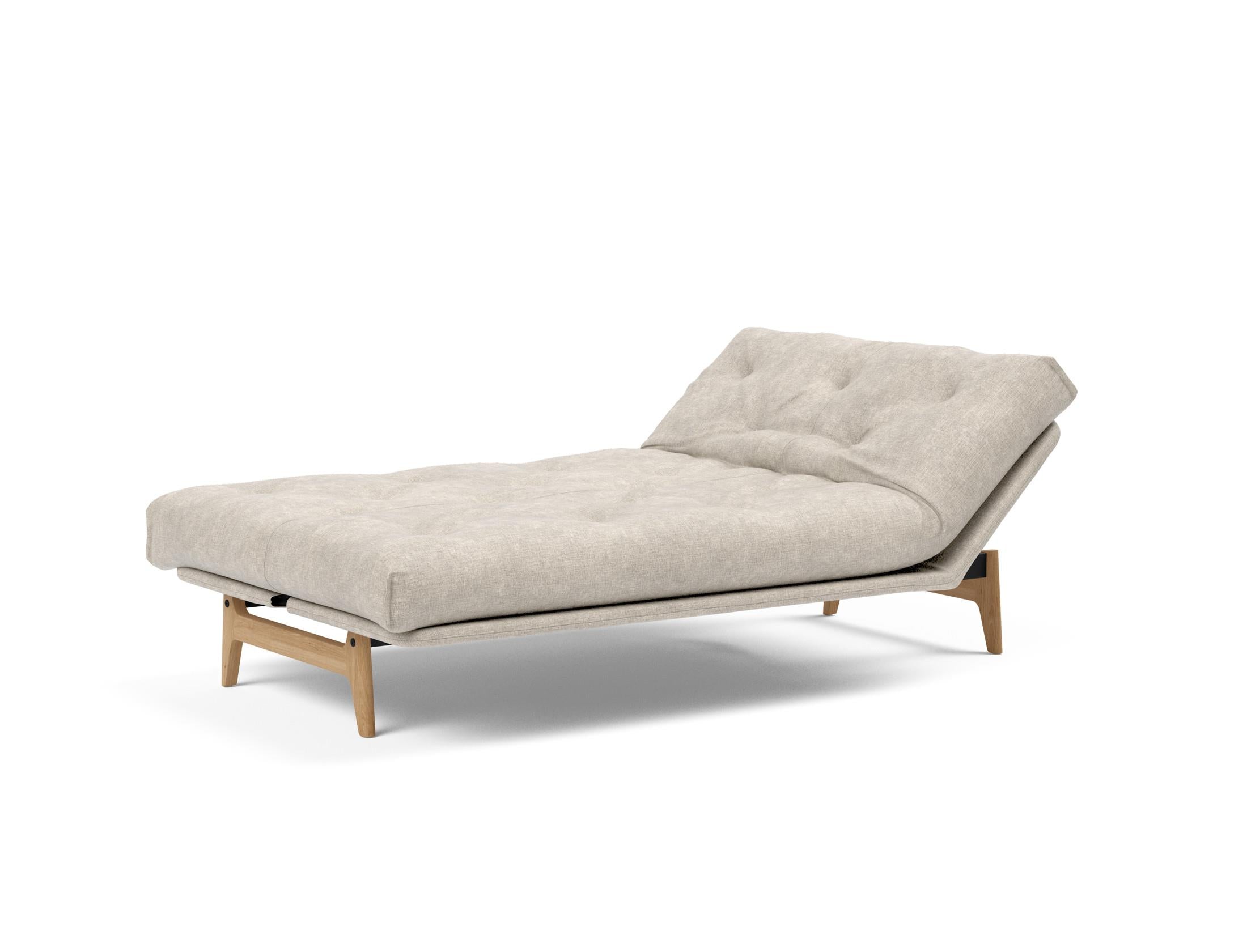 Entdecken Sie das Aslak 120 Bettsofa Nordic von Innovation Living: stilvolles skandinavisches Design, vielseitige Matratzenoptionen und optimale Funktionalität.