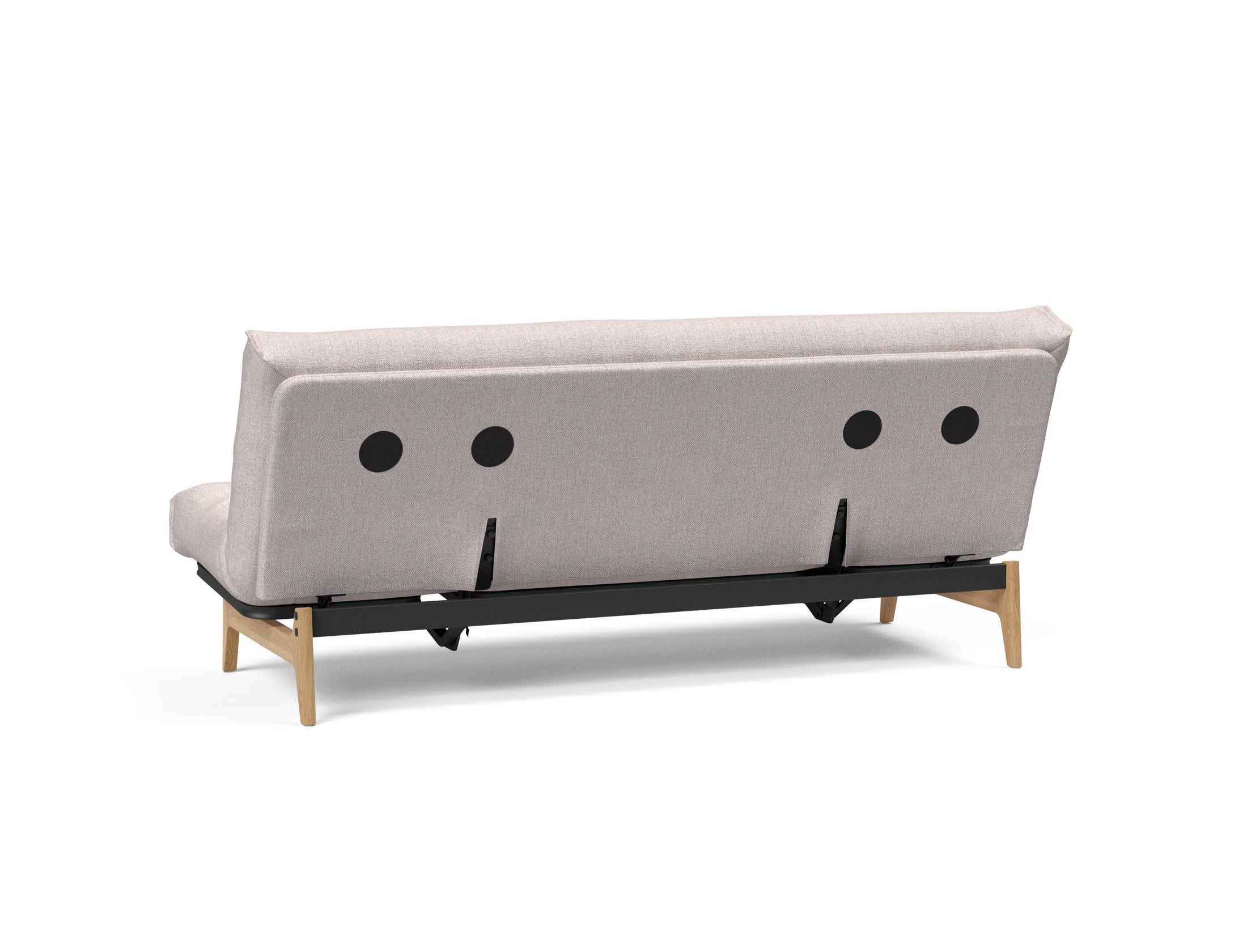 Erleben Sie das Aslak 120 Bettsofa Nordic von Innovation Living – eine harmonische Verbindung aus skandinavischem Stil und vielseitiger Funktionalität.