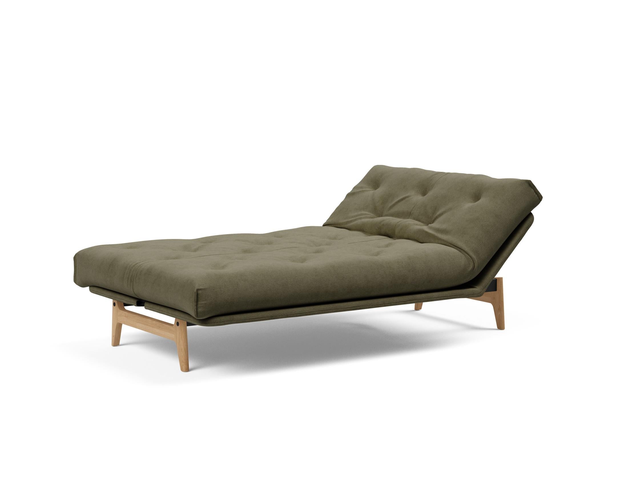 Erleben Sie das Aslak 120 Bettsofa Nordic von Innovation Living – skandinavische Eleganz, individuelle Matratzenoptionen und optimale Raumnutzung.