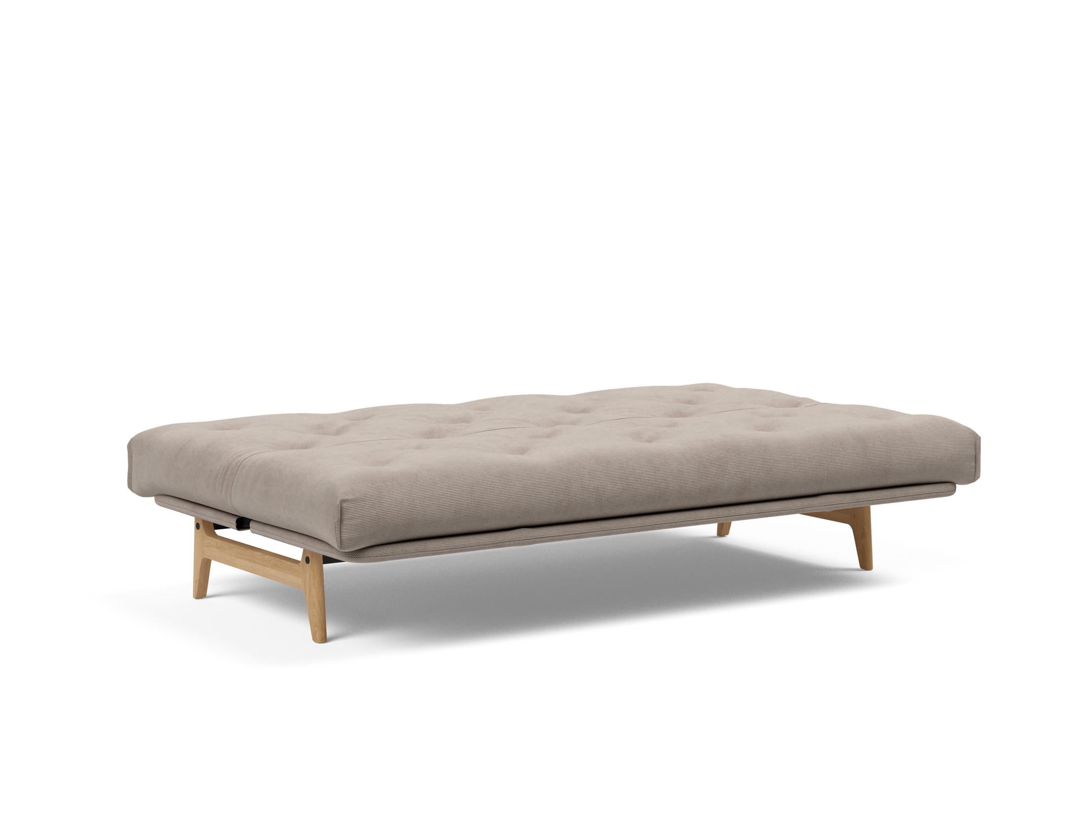 Entdecken Sie das Aslak 120 Bettsofa Nordic von Innovation Living: stilvolles Design, anpassbare Matratzen und perfekte Funktionalität für kleine Räume.
